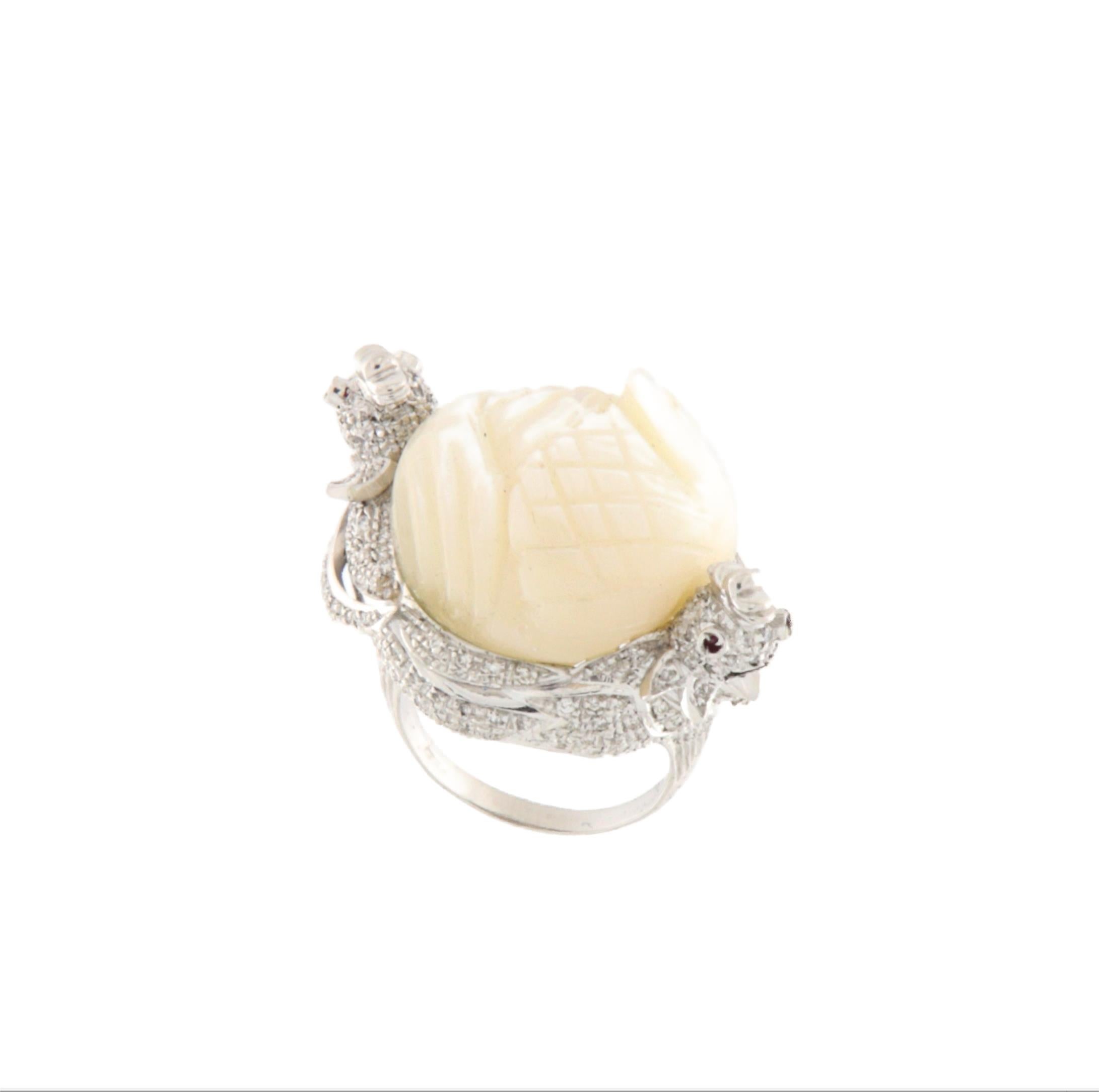 Rubine Diamanten Perlmutt 18 Karat Weißgold Cocktail Ring Damen im Angebot