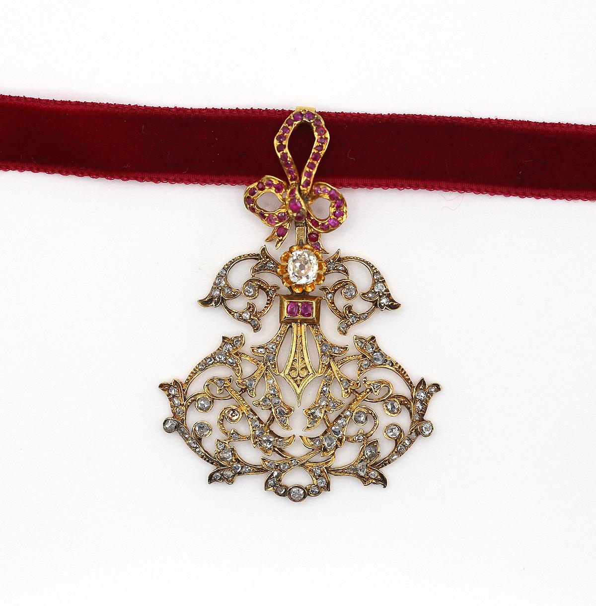 Rubíes Diamantes Colgante Cadena de Oro, 1900 en venta 4