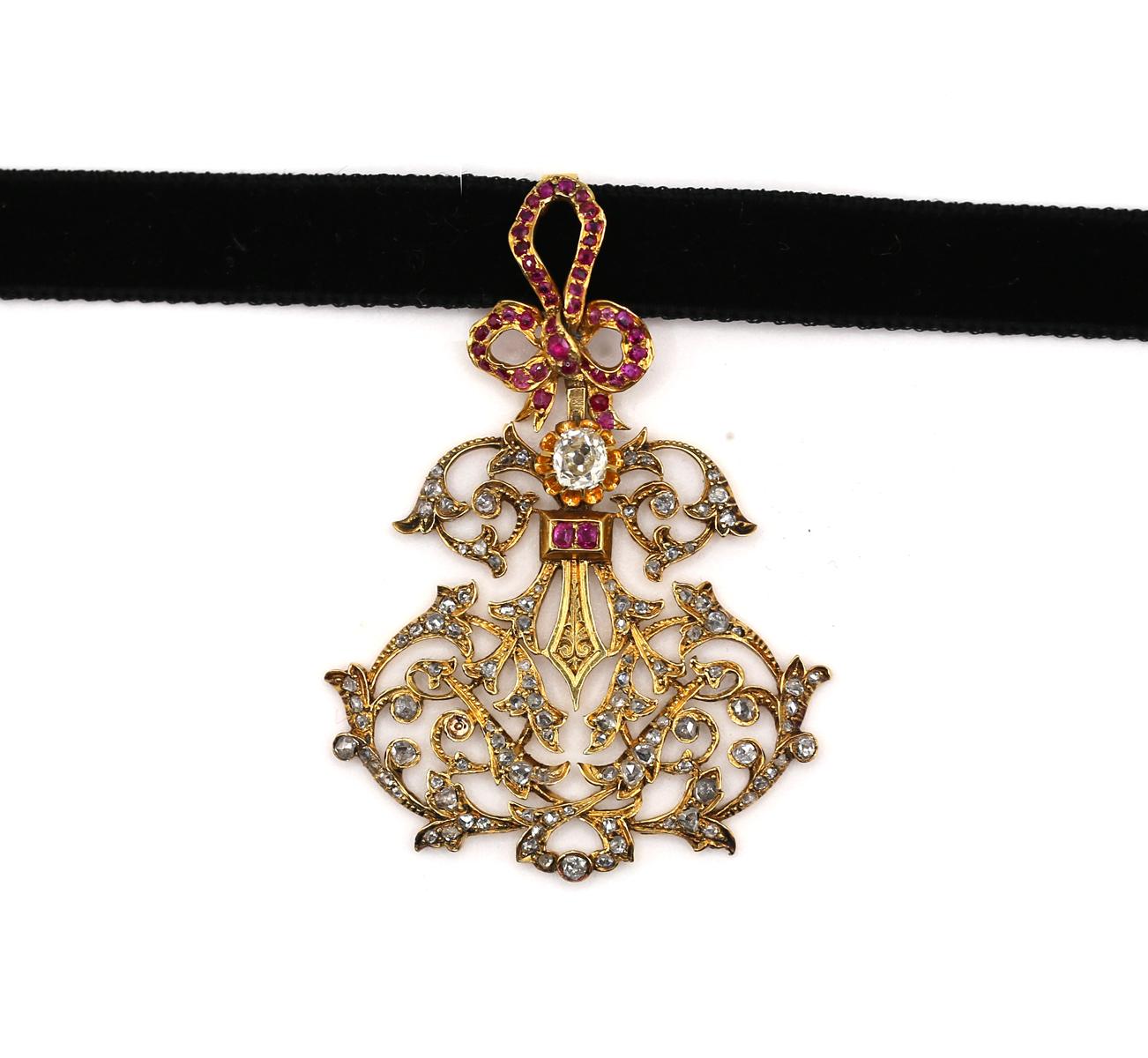 Rubíes Diamantes Colgante Cadena de Oro, 1900 en venta 6