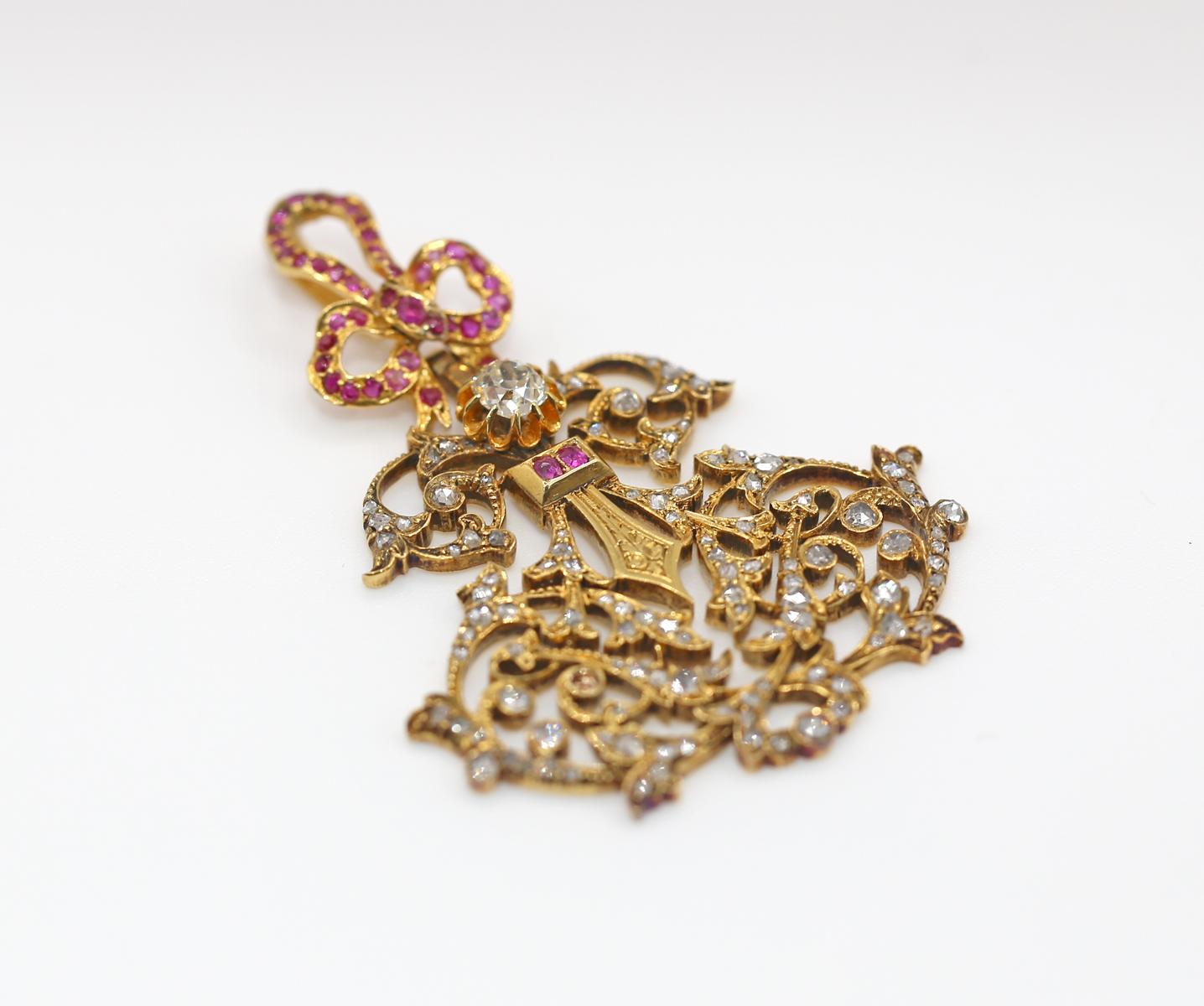 Rubíes Diamantes Colgante Cadena de Oro, 1900 Corte redondo en venta