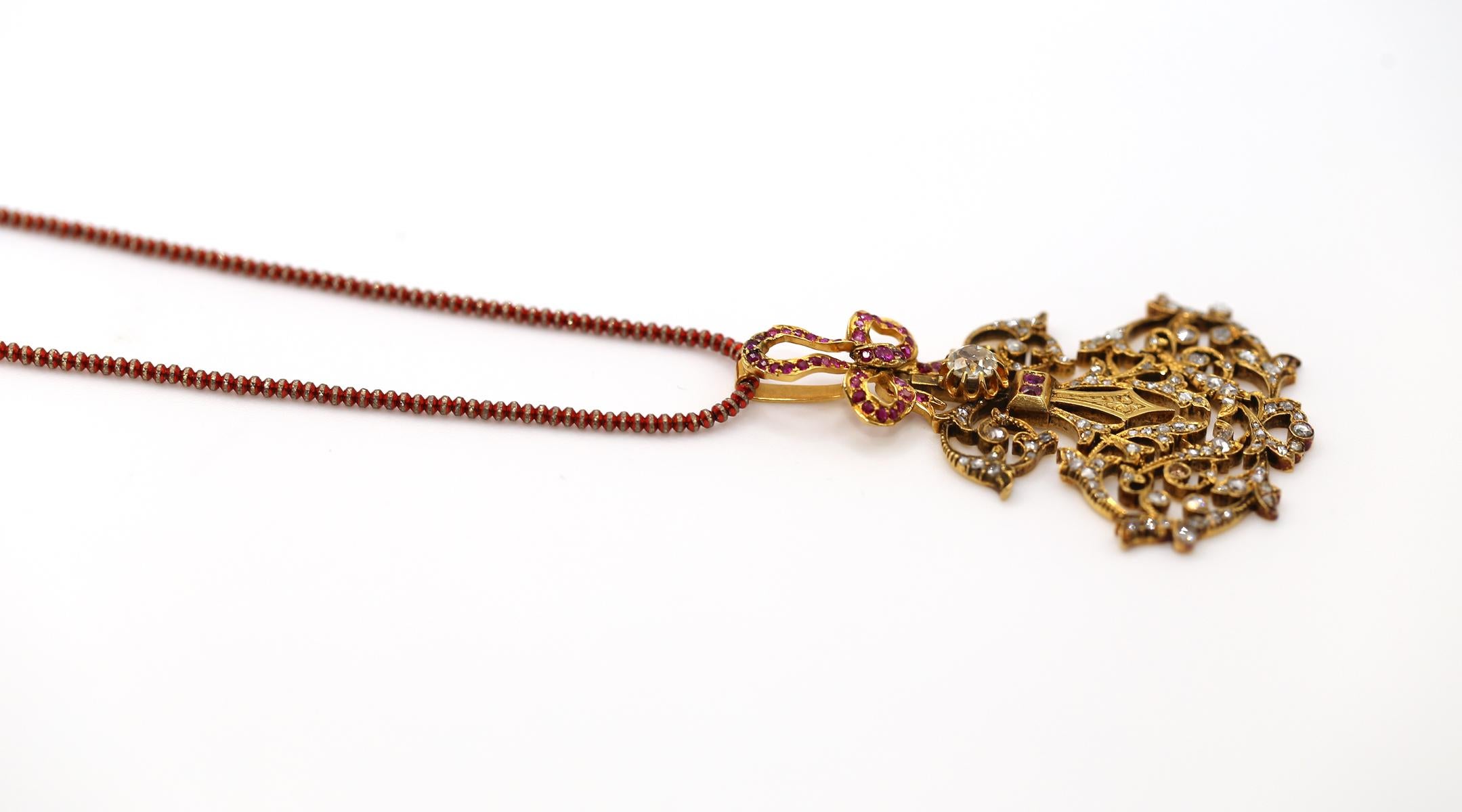Rubíes Diamantes Colgante Cadena de Oro, 1900 en venta 2
