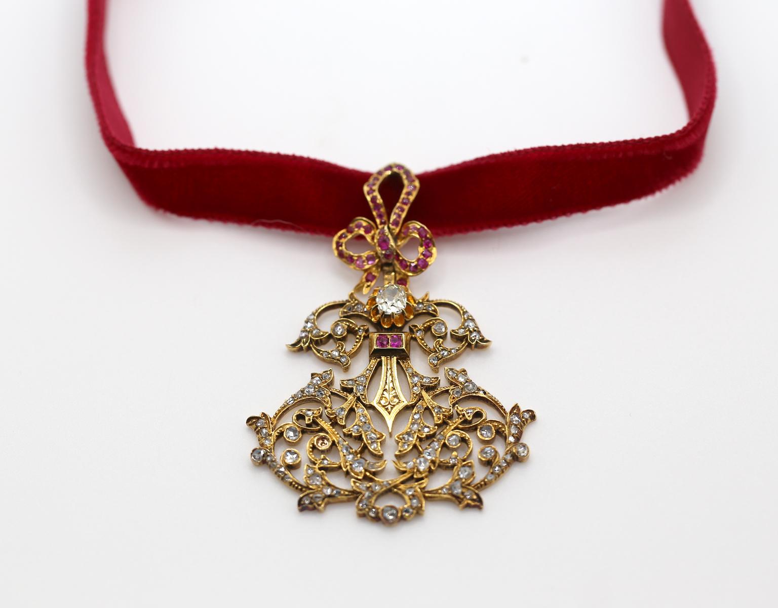 Rubíes Diamantes Colgante Cadena de Oro, 1900 en venta 3