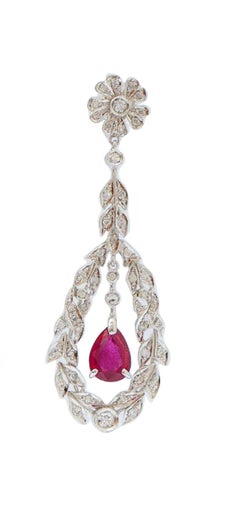 Rubini, diamanti, platino Orecchini.