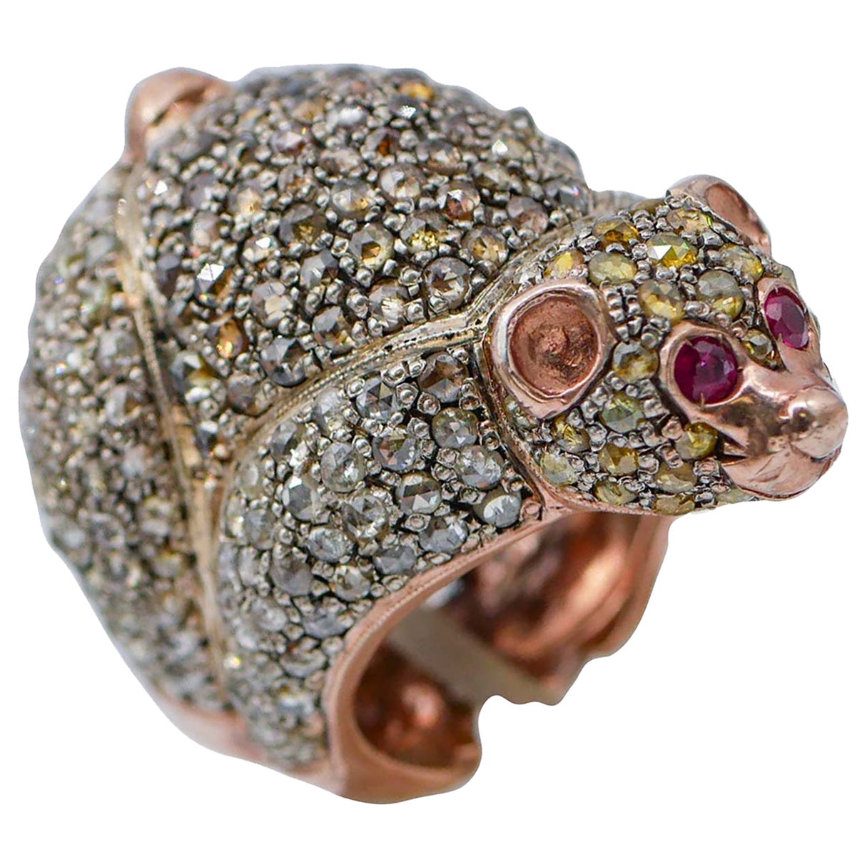 Bague ours en or rose, rubis et diamants