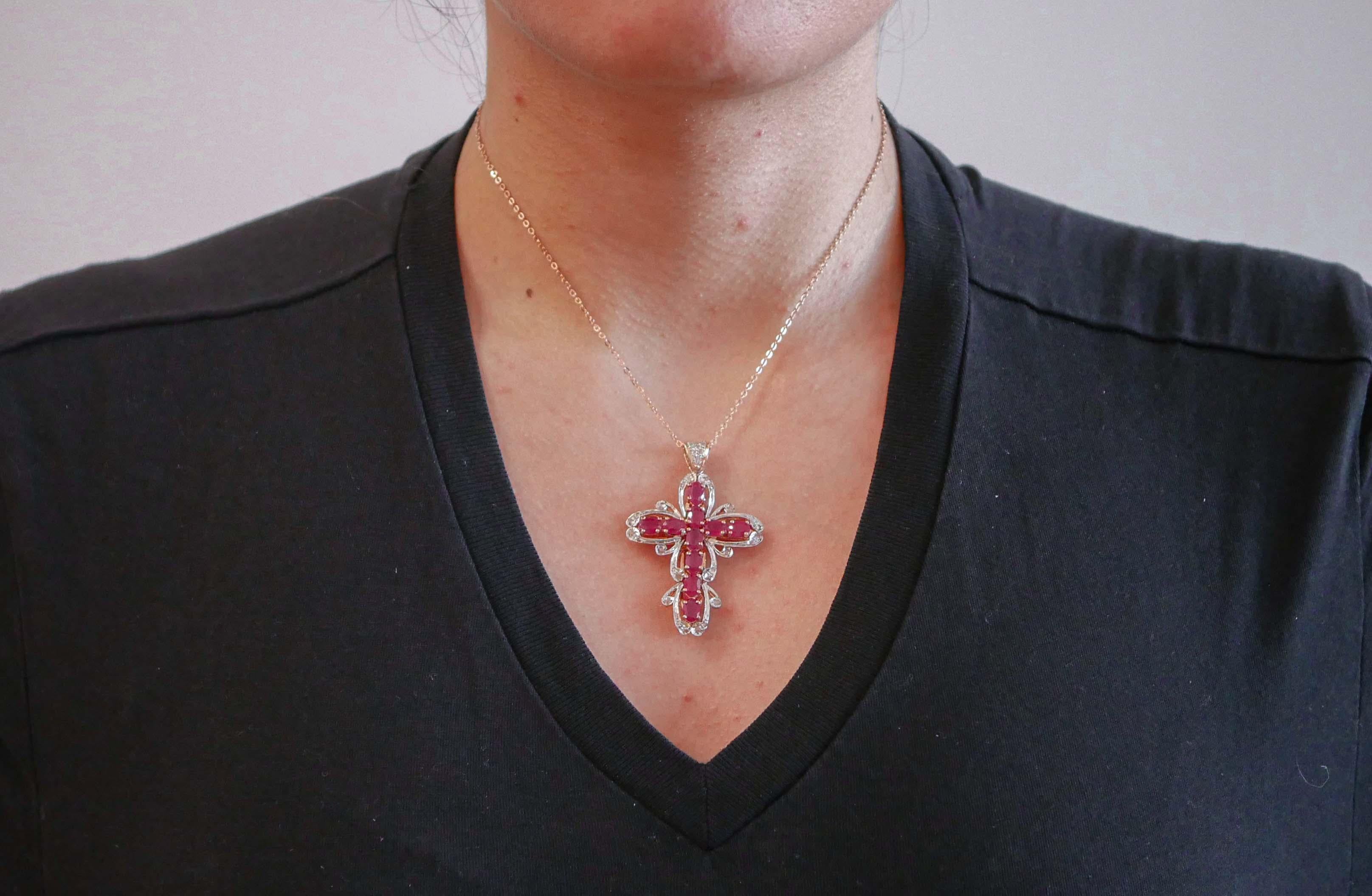 Rubies, Diamonds, Rose Gold and Silver Cross Pendant Necklace. In Good Condition For Sale In Marcianise, Marcianise (CE)