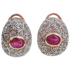 Boucles d'oreilles en or rose, rubis et diamants.