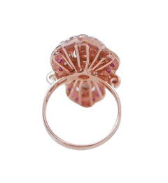 Ring aus Rubinen, Diamanten, Roségold und Silber.