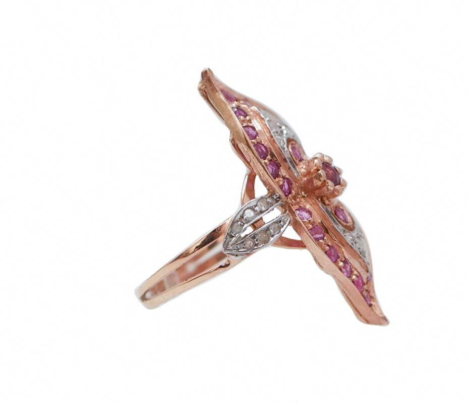 Rétro Anello con rubini, diamanti, oro rosa e argento. in vendita