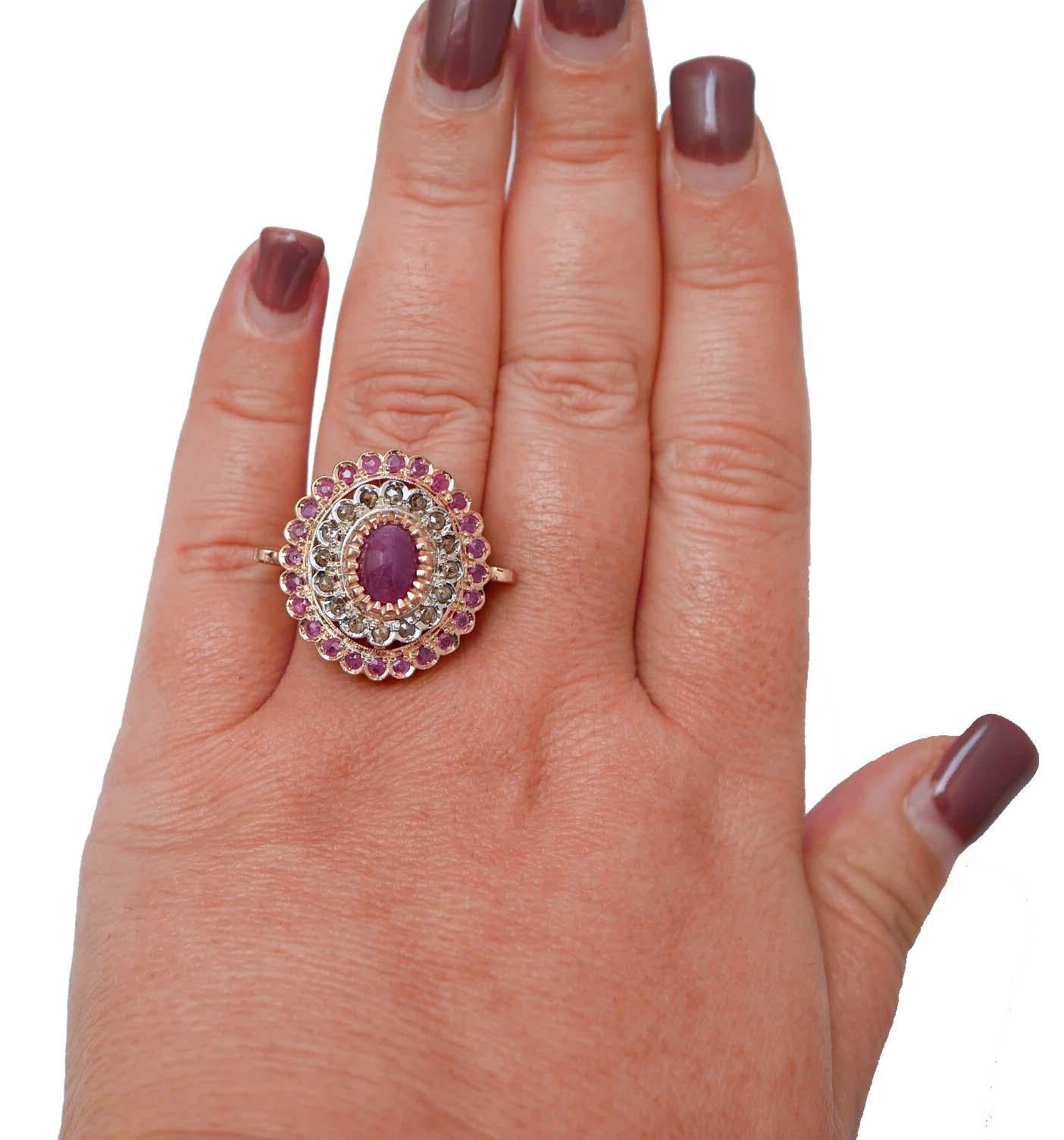 Taglio misto Anello con rubini, diamanti, oro rosa e argento. in vendita