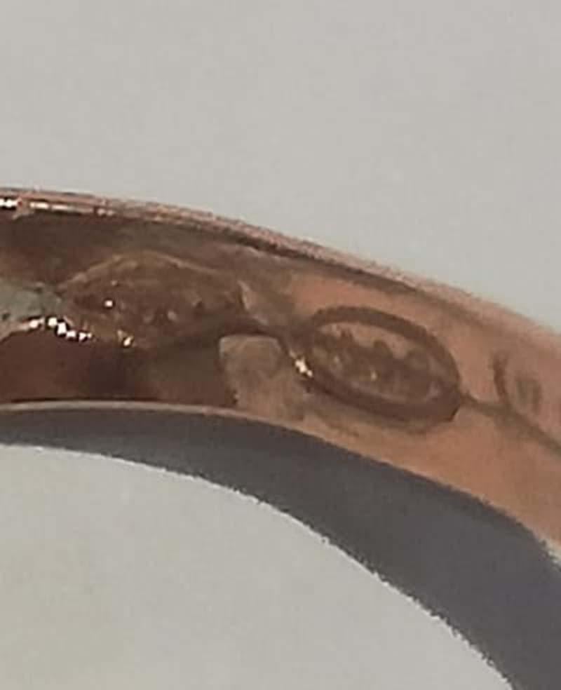 Donna Anello con rubini, diamanti, oro rosa e argento. in vendita