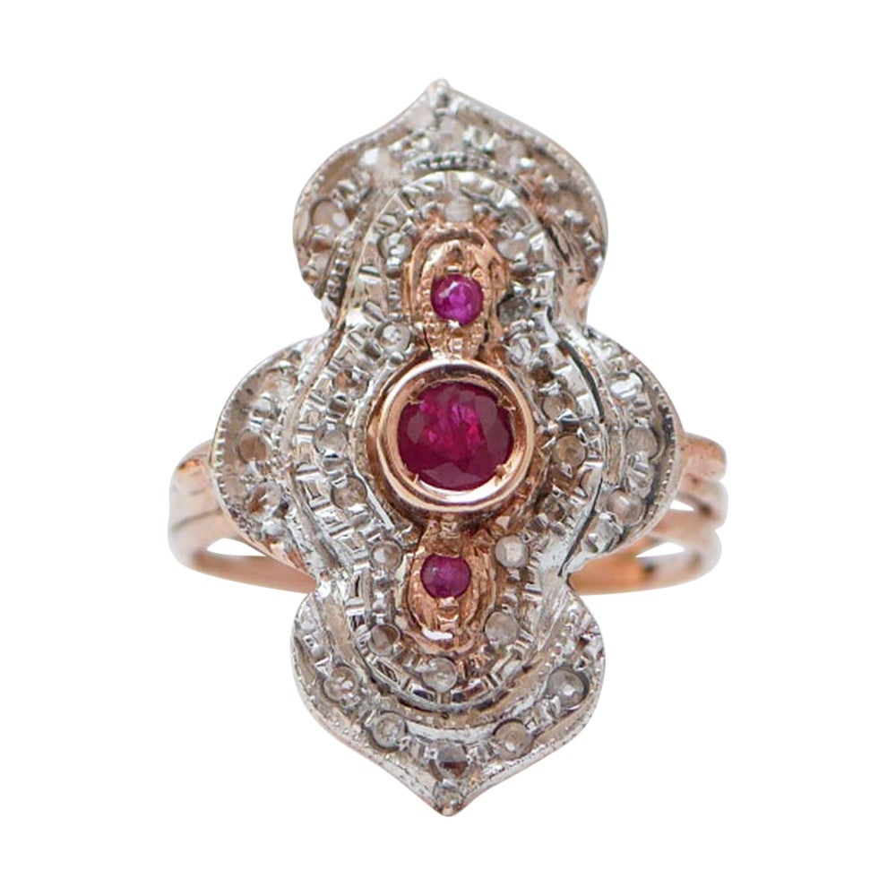 Anello con rubini, diamanti, oro rosa e argento.