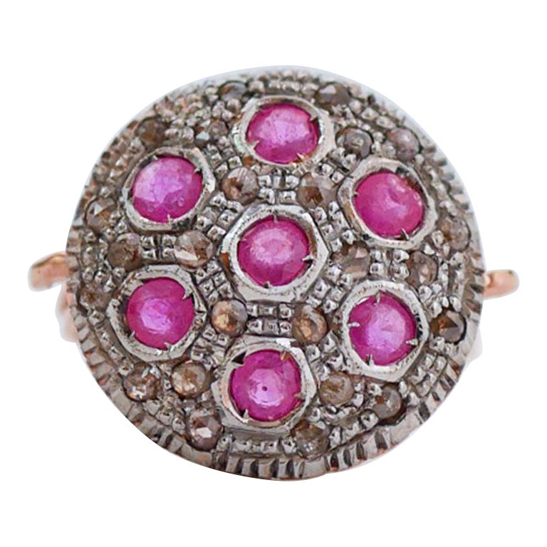 Ring aus Rubinen, Diamanten, Roségold und Silber. im Angebot