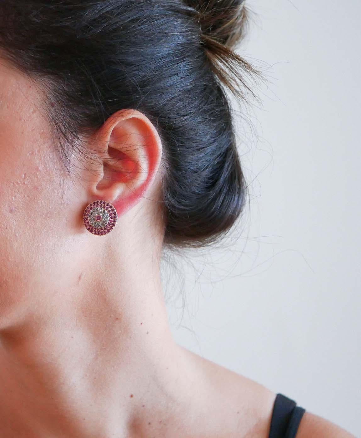 Taglio misto Orecchini con rubini, diamanti, oro rosa e argento in vendita