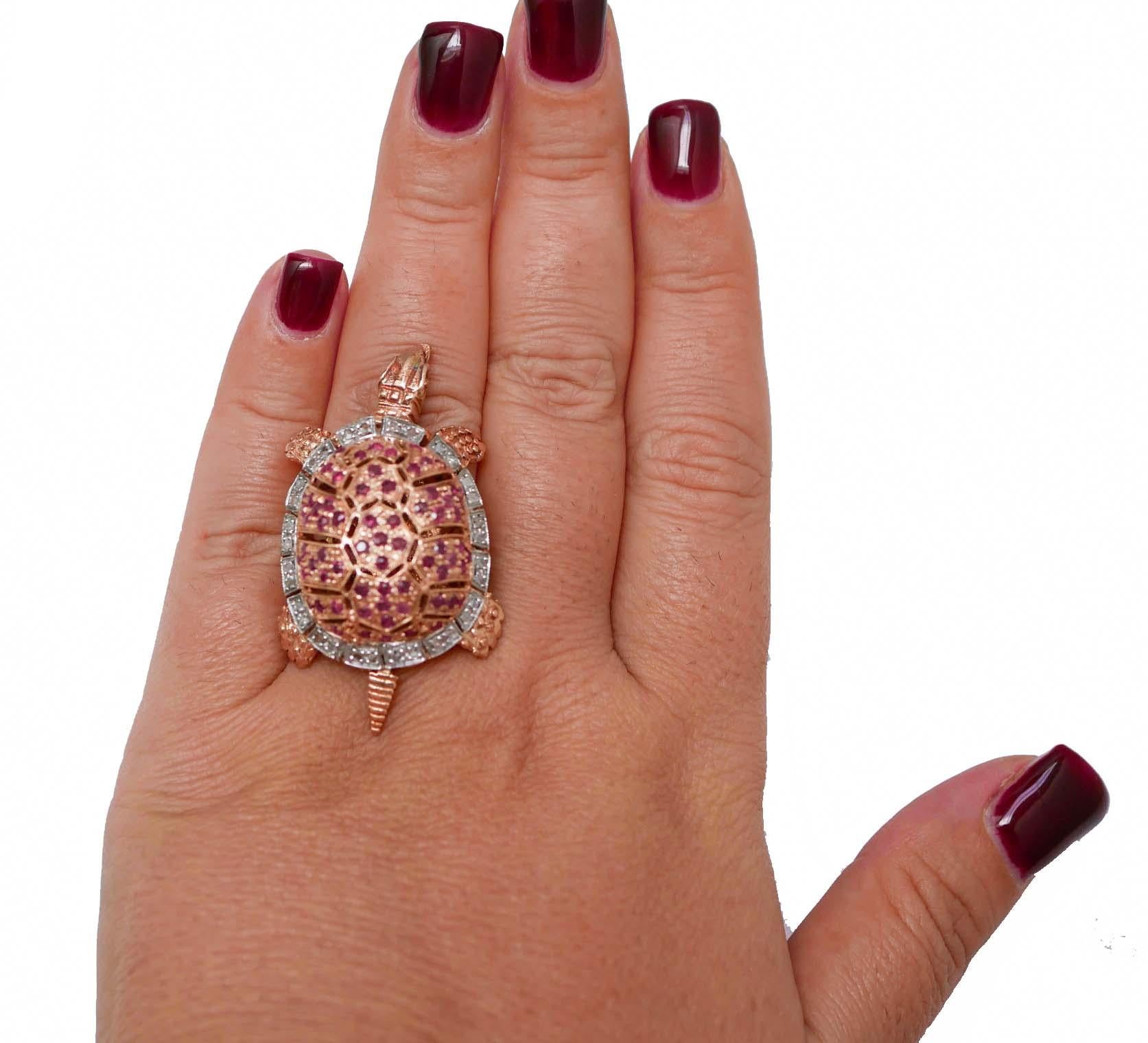 Taglio misto Anello con rubini, diamanti e tartaruga in oro rosa e argento in vendita