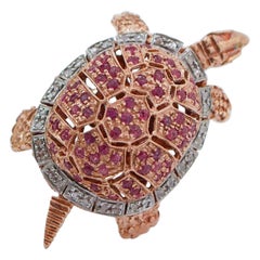 Anello con rubini, diamanti e tartaruga in oro rosa e argento