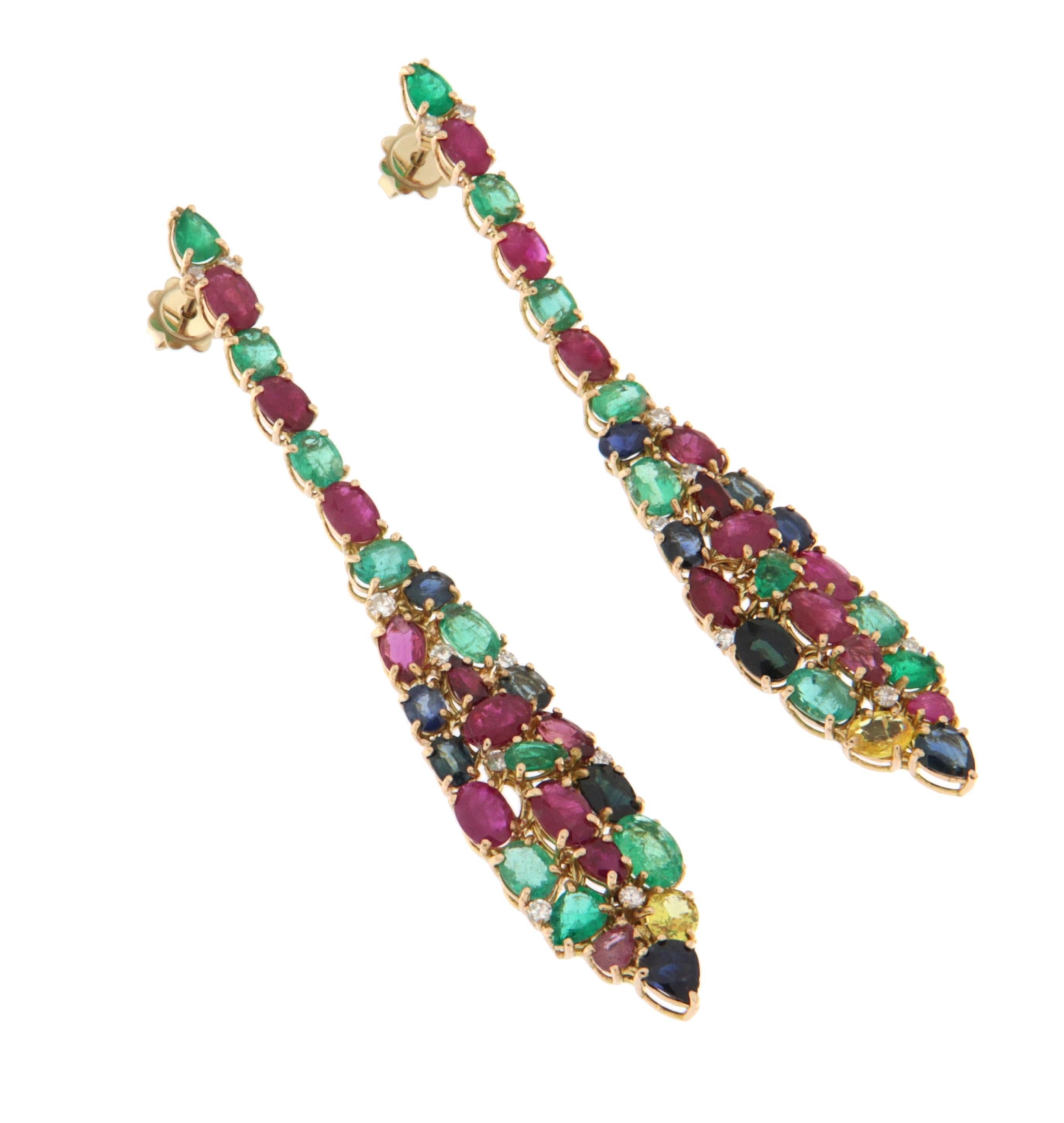 Artigiano Rubini Smeraldi Zaffiri Diamanti Orecchini pendenti in oro giallo 18 kt in vendita