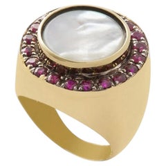 Anillo de moda con rubíes y oro amarillo, fabricado en Italia por Rossella Ugolini