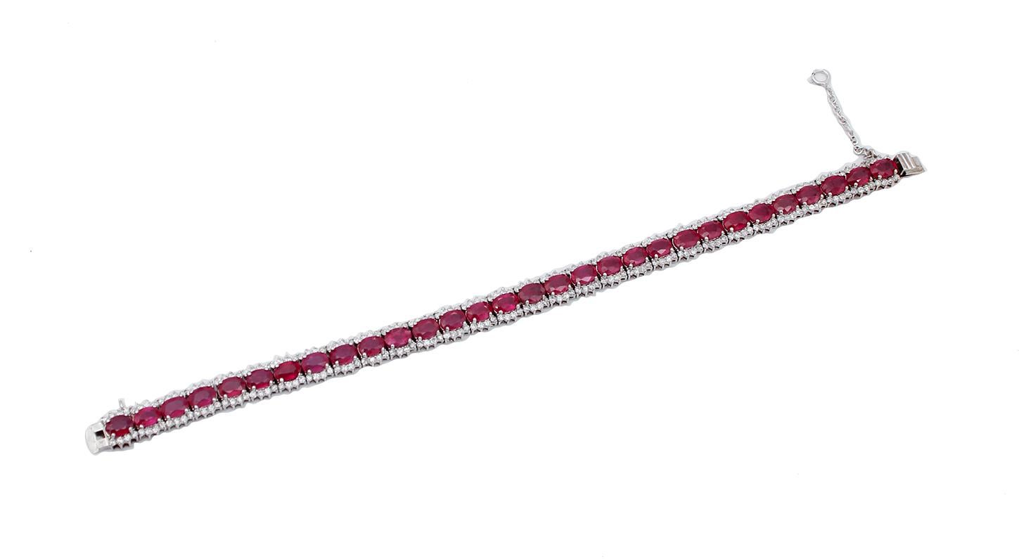 Gorgeous retro bracelet in 14 karat white gold structure mounted with 30 rubies and,laterally, white diamonds.
This bracelet was totally handmade by Italian master goldsmiths and it is in perfect conditions.
Diamonds 4.33 ct
Rubies 23.48 ct -  6 mm