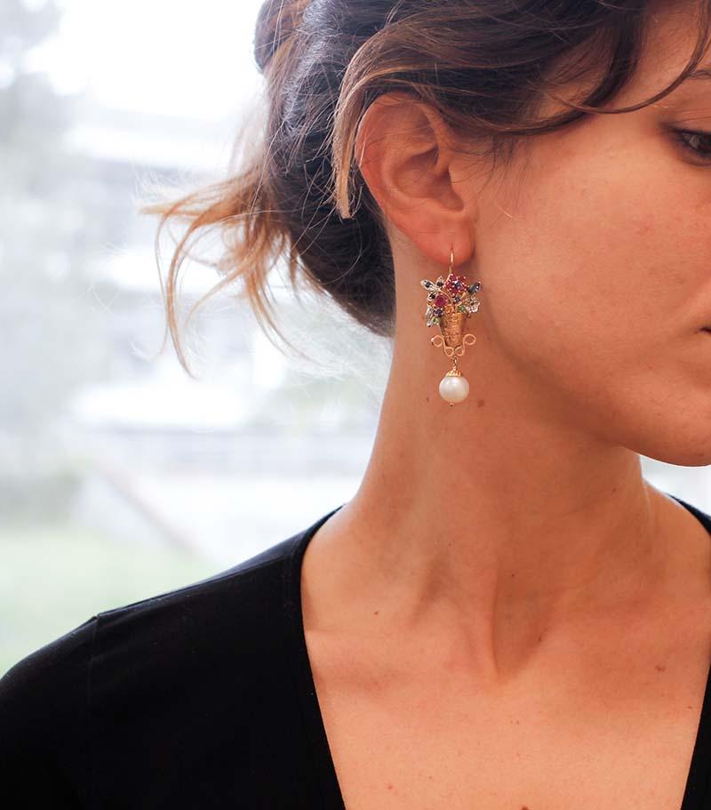Rubis, saphirs, émeraudes, diamants, perles, 14 carats  Pendants d'oreilles - Or Bon état - En vente à Marcianise, Marcianise (CE)