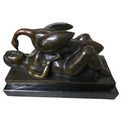 Rubin, francés B. 1841 Leda y el cisne, escultura de bronce sobre zócalo de mármol