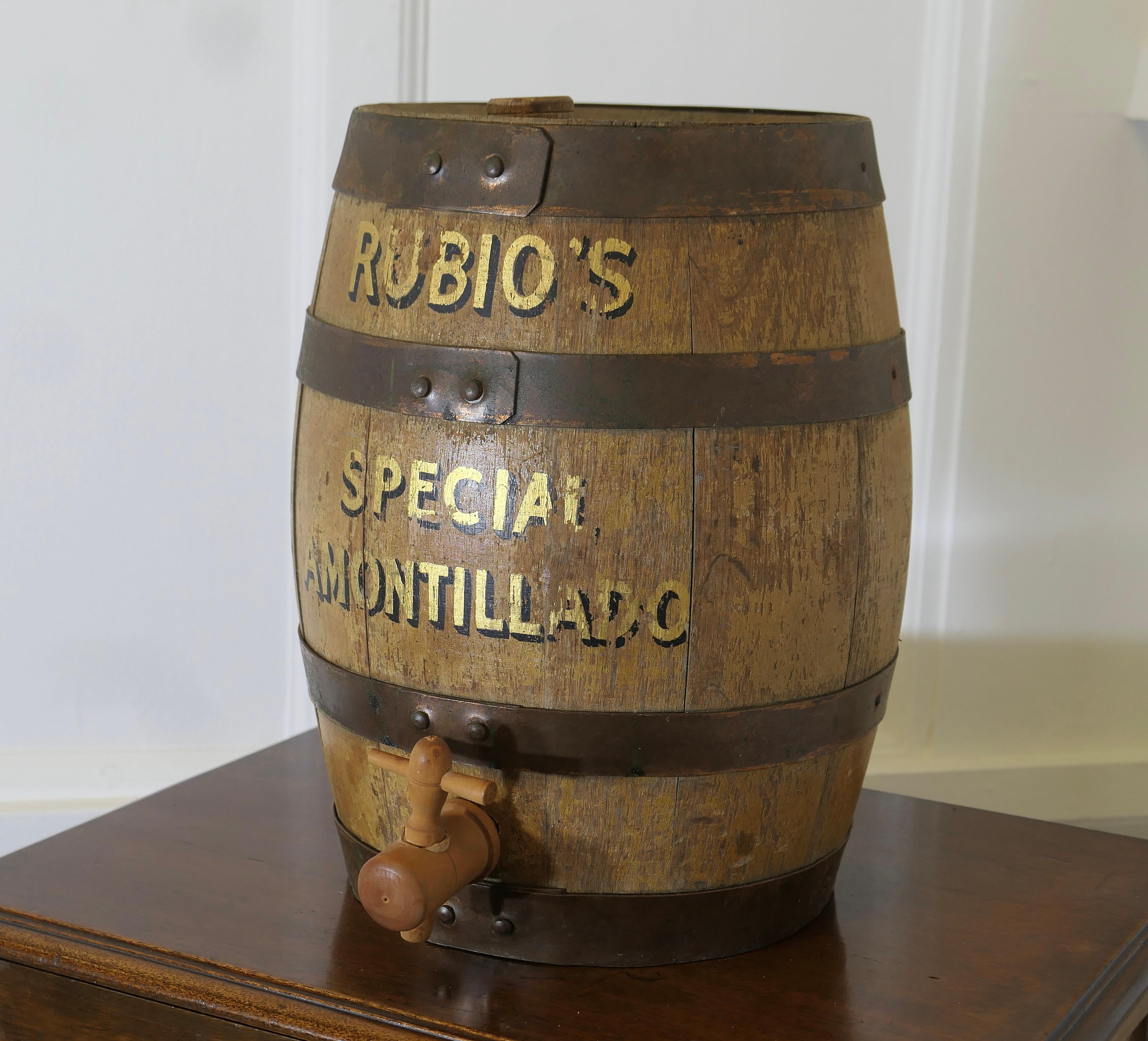 Country Botte di Sherry Amontillado speciale Oak Top Bar di RUBIO   Un pezzo di bell'aspetto in vendita