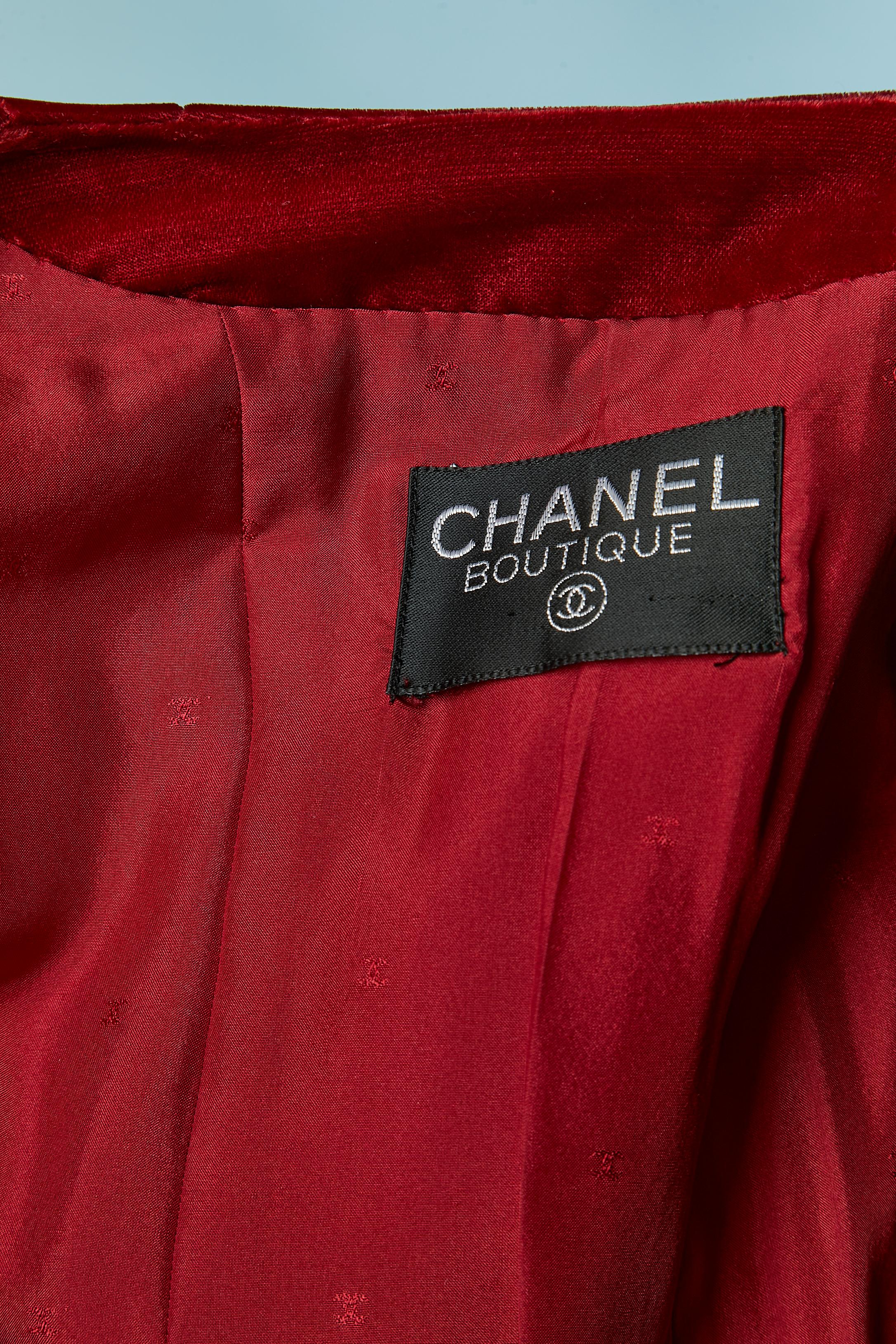 Red velvet long jacket with branded button and gold piping Chanel Boutique 1993 6
