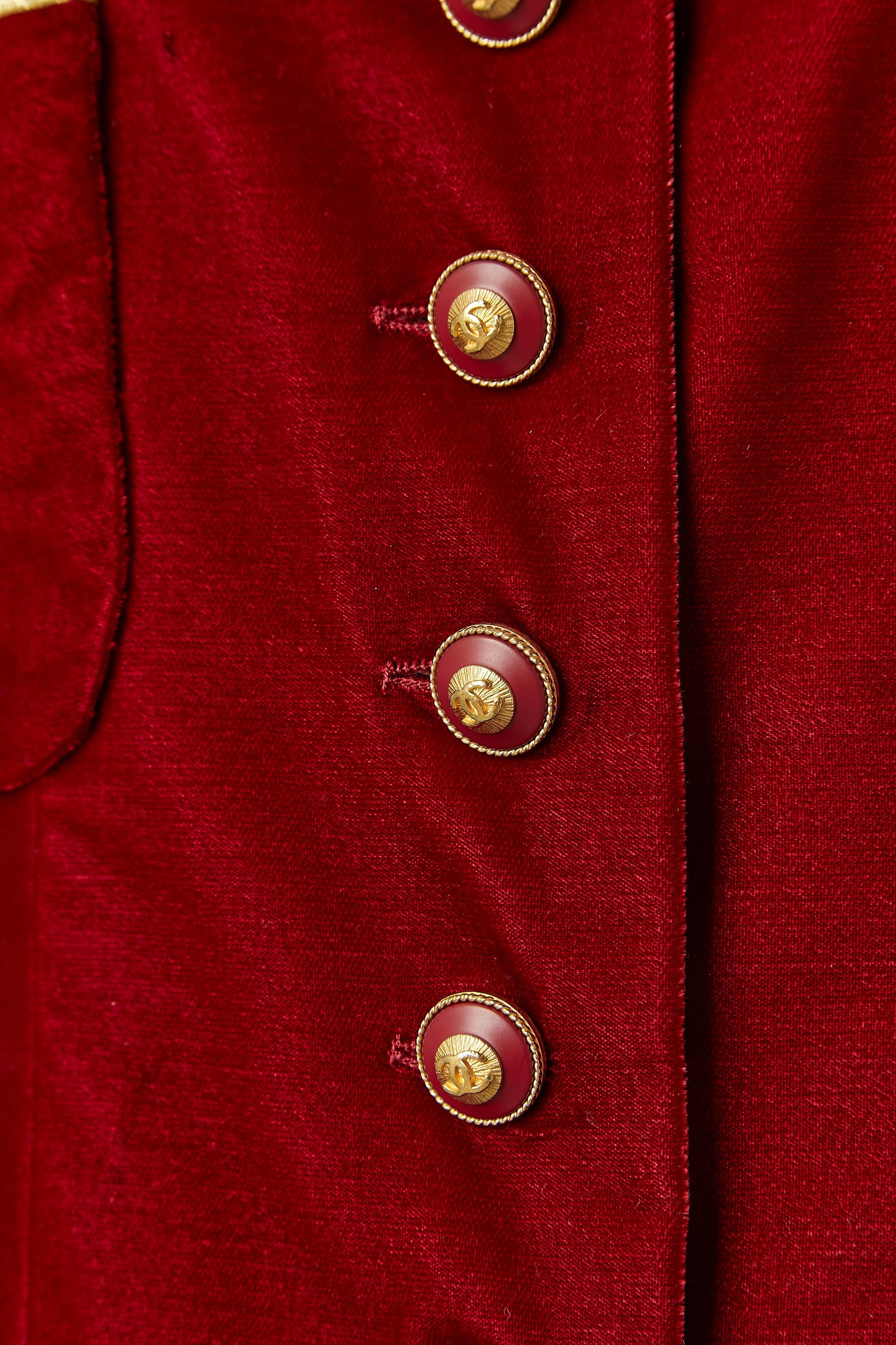Red velvet long jacket with branded button and gold piping Chanel Boutique 1993 In Excellent Condition In Saint-Ouen-Sur-Seine, FR