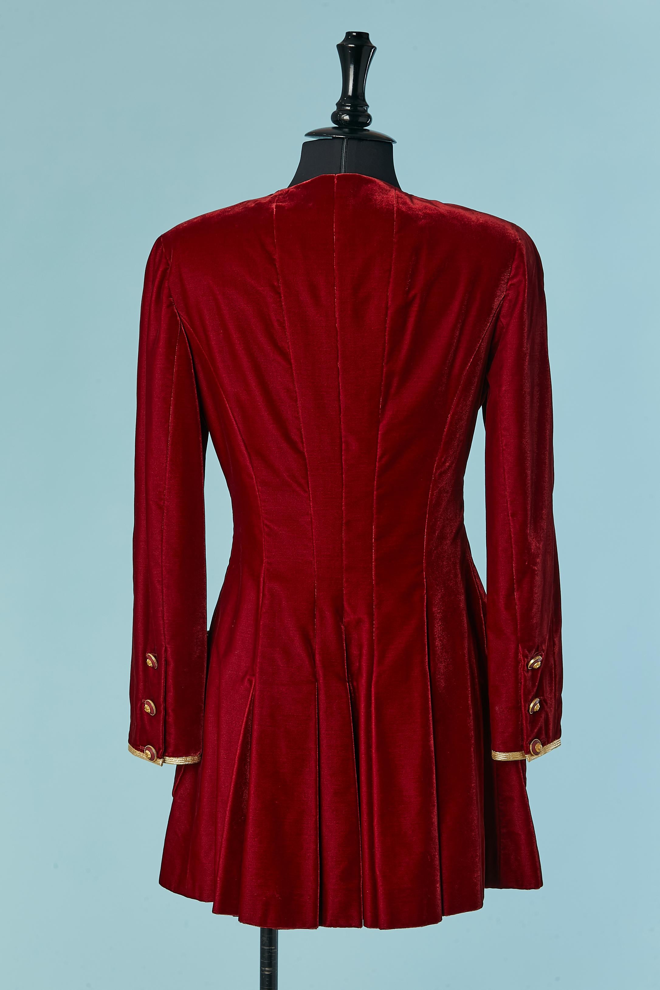 Red velvet long jacket with branded button and gold piping Chanel Boutique 1993 3