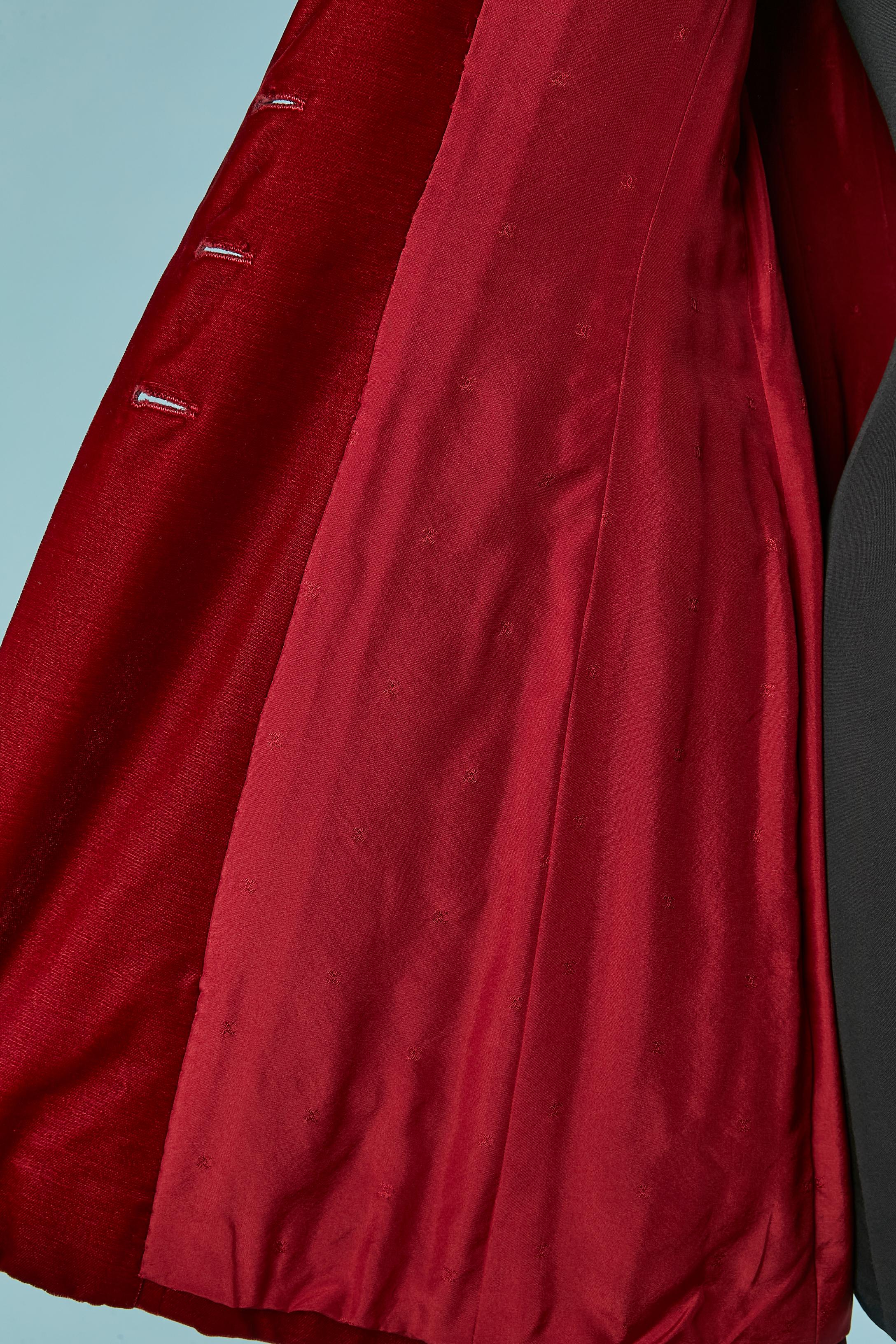 Red velvet long jacket with branded button and gold piping Chanel Boutique 1993 5