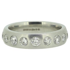 Bague avec diamant en serti clos