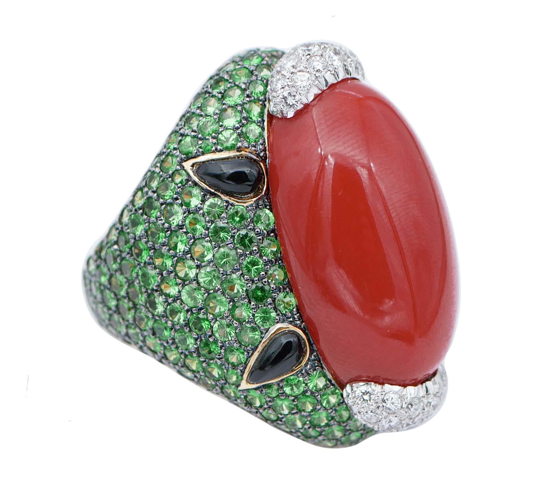 Beautiful ring in 18 karat rose gold structure mounted with a rubrum coral between two structures in white gold studded with diamonds. Laterally, onyx and tsavorite.
Diamonds 1.50 ct
Tsavorite 8.74 ct
Onyx 0.10 gr
Coral 7.30 gr  
Total Weight 27.10