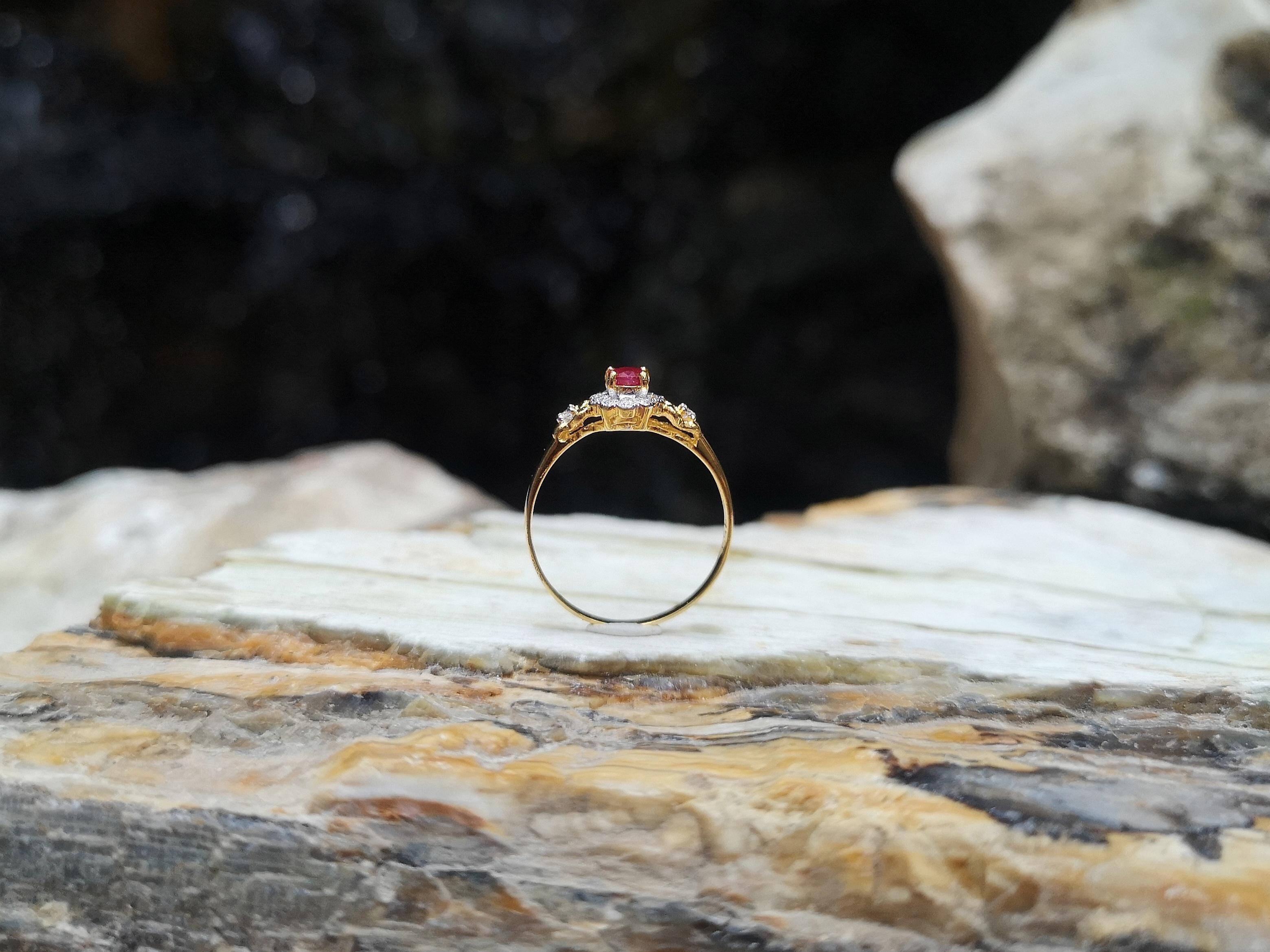 Ruby 0.20 Carat with Diamond 0.12 Carat Ring Set in 18 Karat Gold Settings For Sale 6