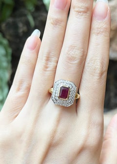 Ring mit Rubin 0,94 Karat und Diamant 0,51 Karat in 18 Karat Goldfassungen gefasst