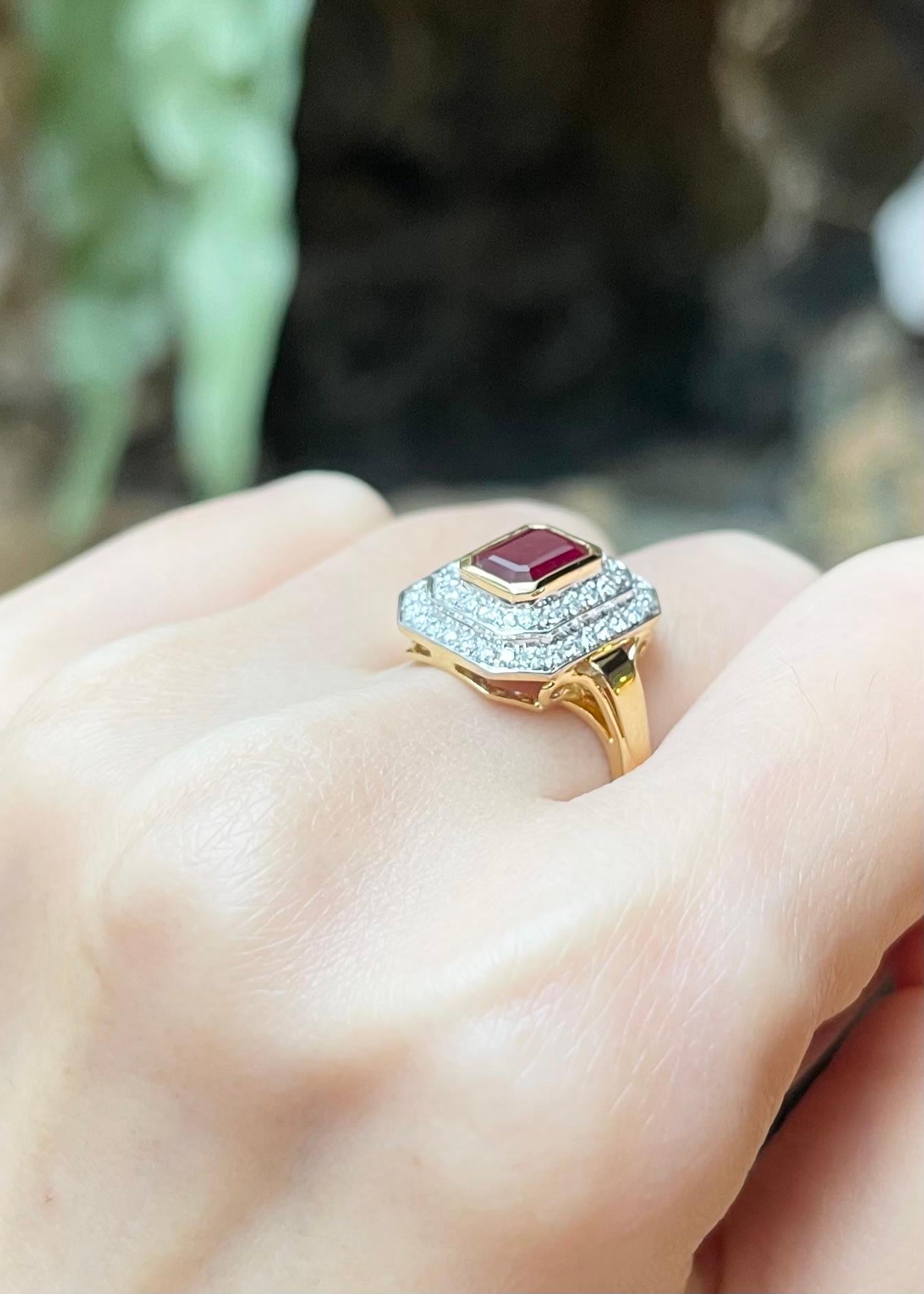Ruby 0.94 carat with Diamond 0.51 carat Ring set in 18k Gold Settings In New Condition For Sale In Bangkok, TH