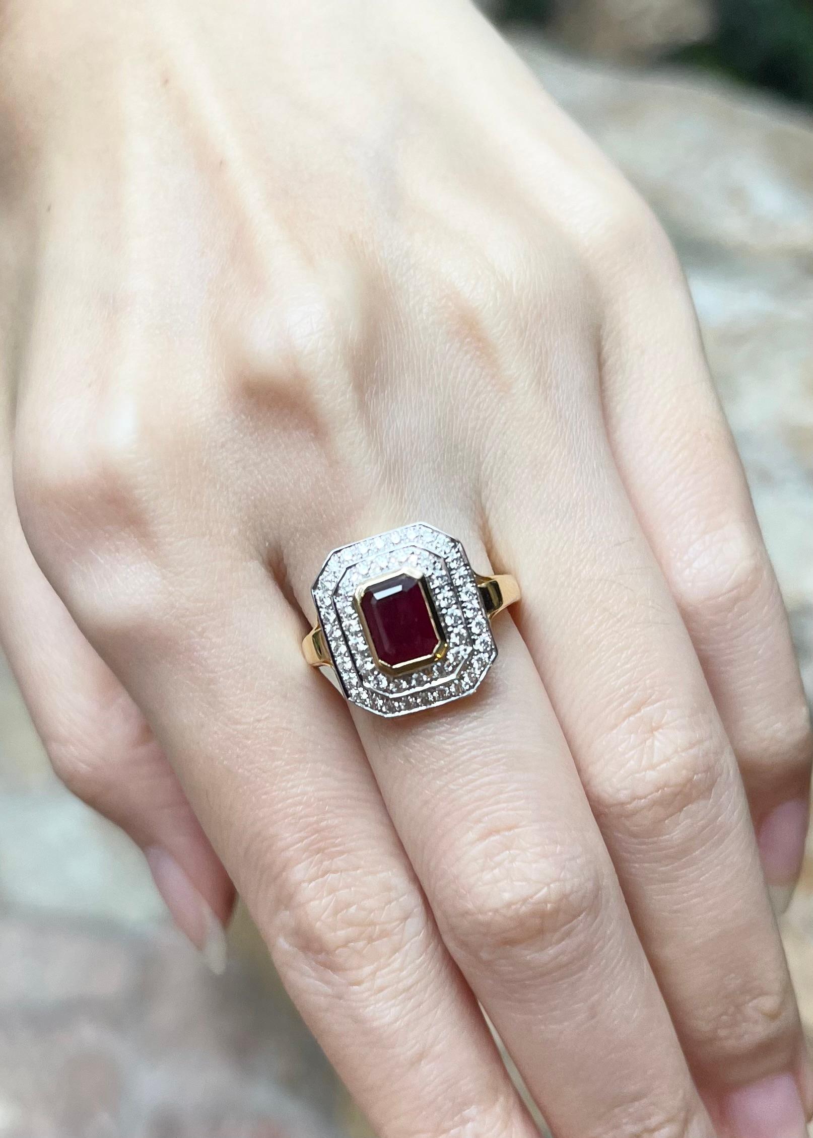 Ring mit Rubin 0,94 Karat und Diamant 0,51 Karat in 18 Karat Goldfassungen gefasst Damen im Angebot