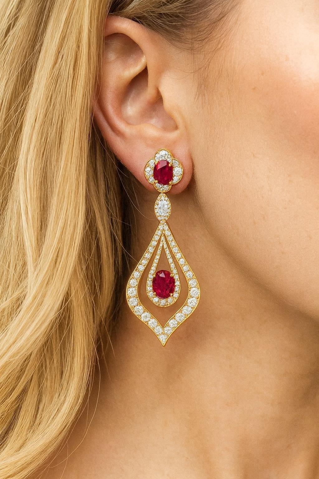 Orecchini pendenti con diamante di 12,20 carati in oro rosa 18K

Questi squisiti orecchini pendenti presentano un totale di 12,20 carati di rubini naturali, che brillano di un rosso vivo, abbinati a scintillanti diamanti bianchi che ne esaltano la