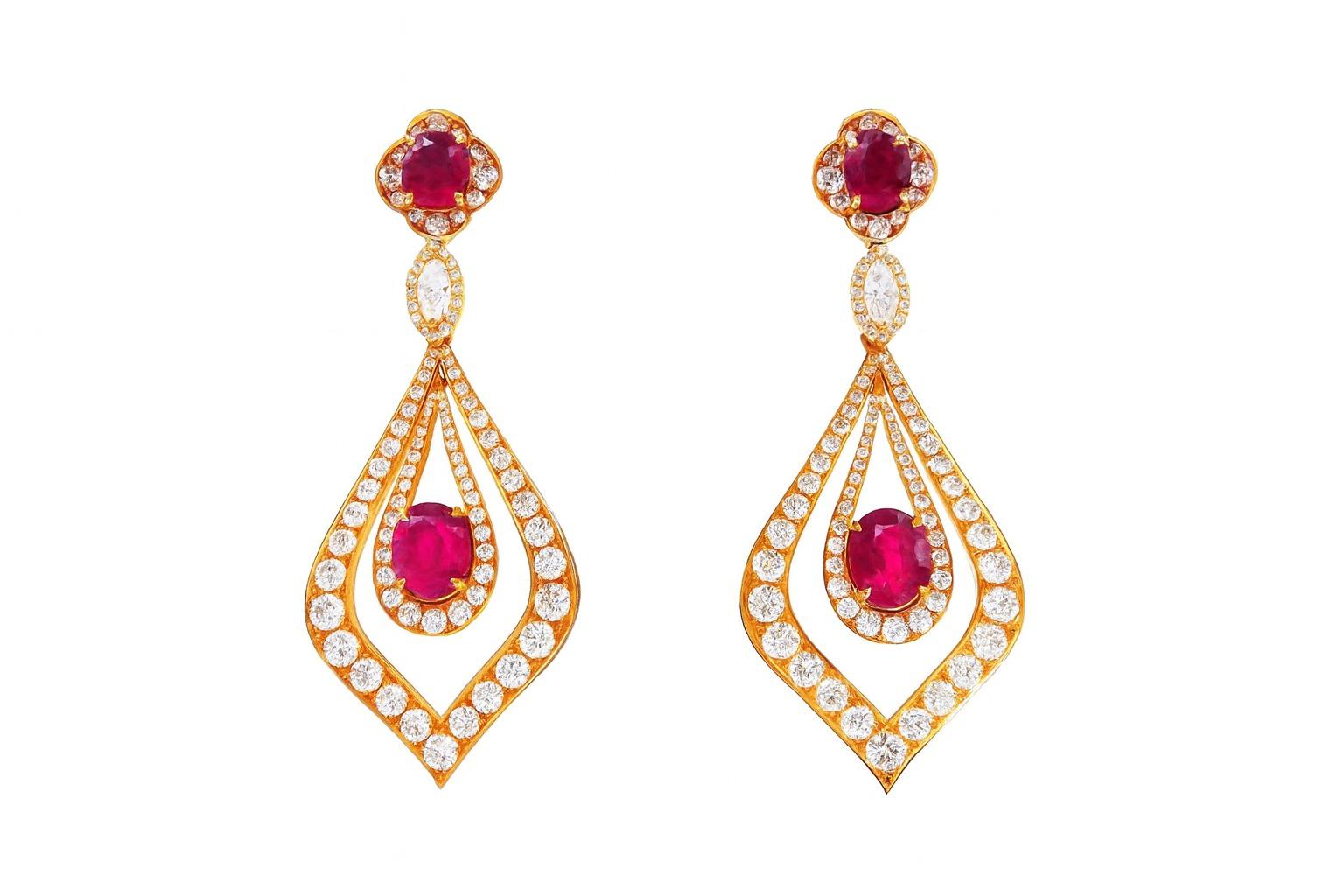 Moderno Orecchini pendenti con diamante di 12,20 carati in oro rosa 18K in vendita