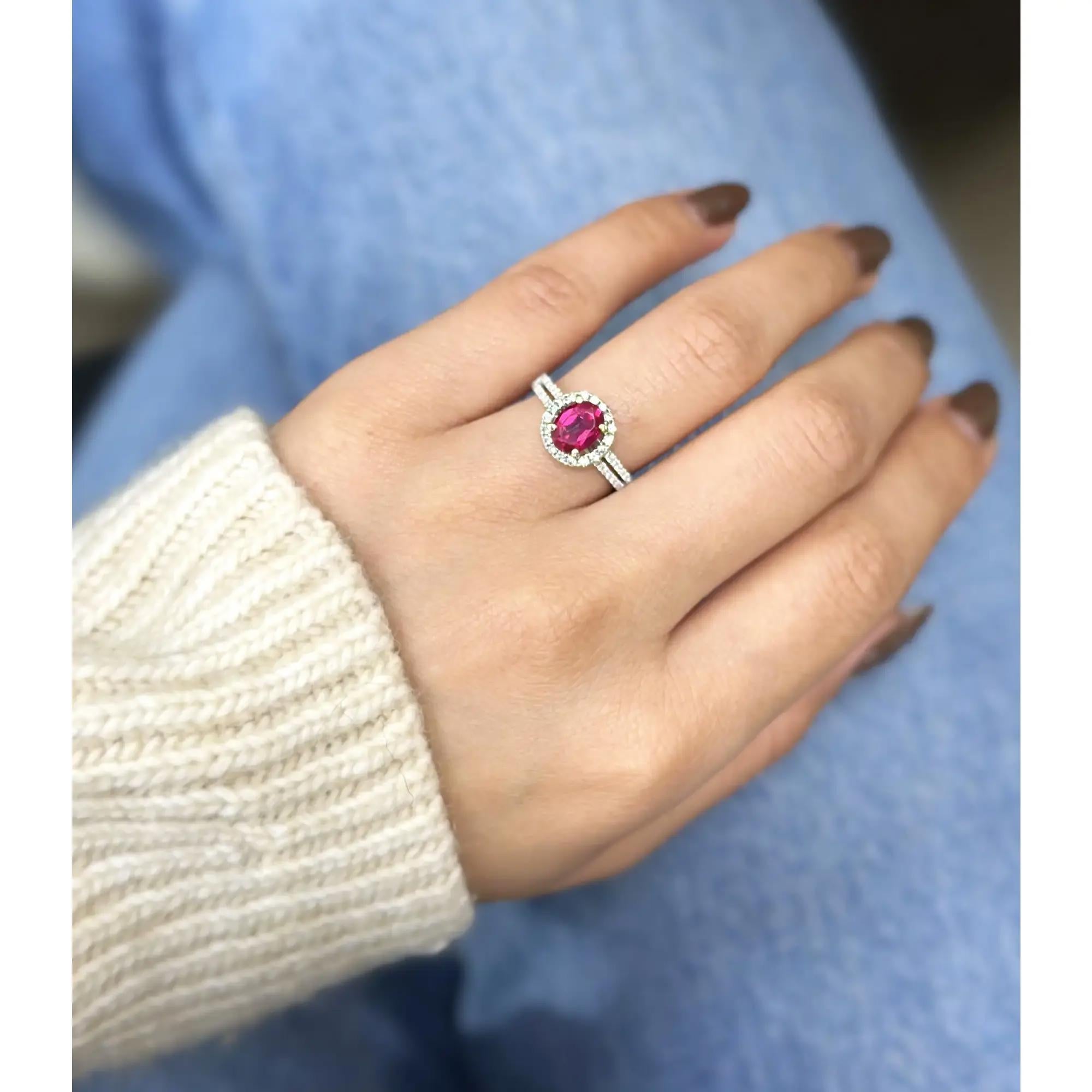 Rubí 1.45Cttw Y Diamante 0.50Cttw Anillo Cóctel Oro Blanco 18K Talla 6.5 en Excelente estado para la venta en New York, NY