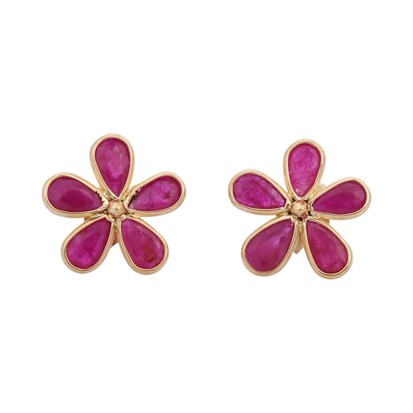 Ruby 18 Karat Gold Daisy Flower Stud Earrings