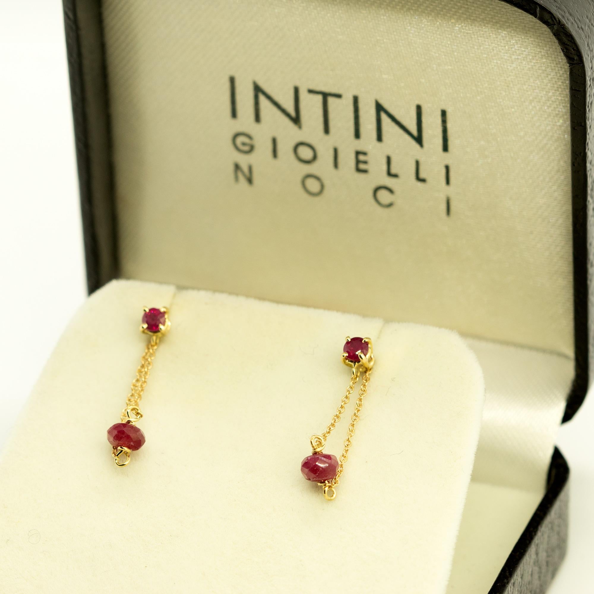 Orecchini moderni Moschettiere con catena a goccia in oro 18 carati con rubino Intini Jewels In condizioni Nuovo in vendita a Milano, IT