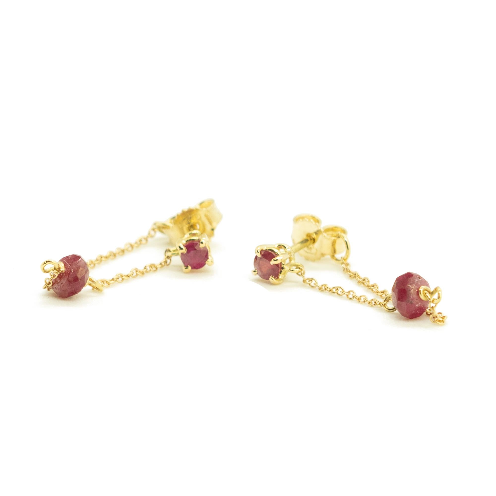 Orecchini moderni Moschettiere con catena a goccia in oro 18 carati con rubino Intini Jewels in vendita 1