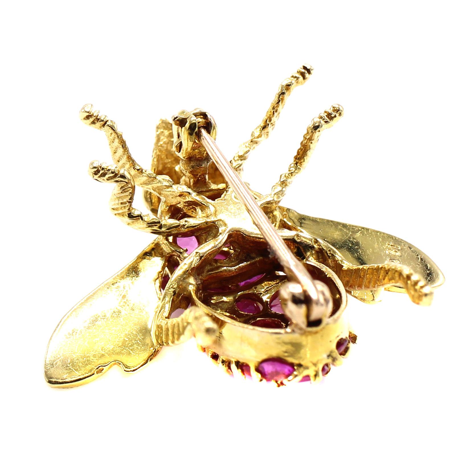 Ruby 18 Karat Yellow Gold Insect Brooch In Excellent Condition In New York, NY