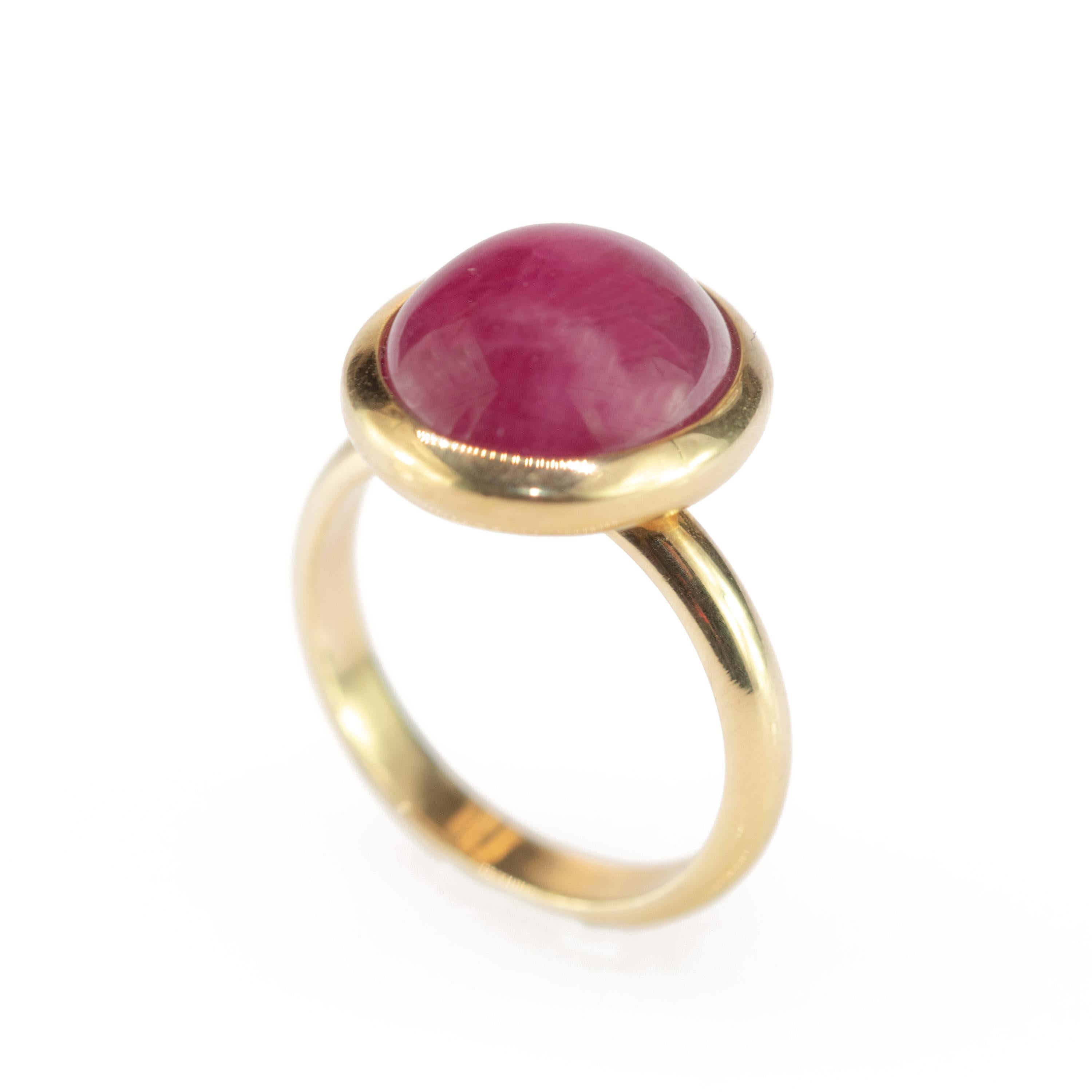 Artisan Ruby 18 Karat Yellow Gold Purple Solitaire Oval Cabochon Cocktail Handmade Ring