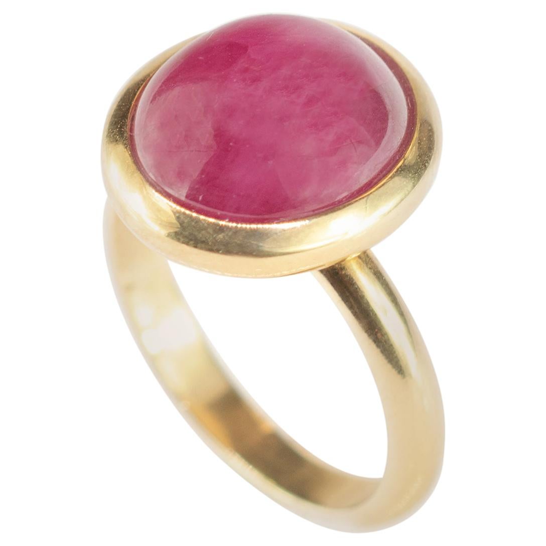 Ruby 18 Karat Yellow Gold Purple Solitaire Oval Cabochon Cocktail Handmade Ring For Sale