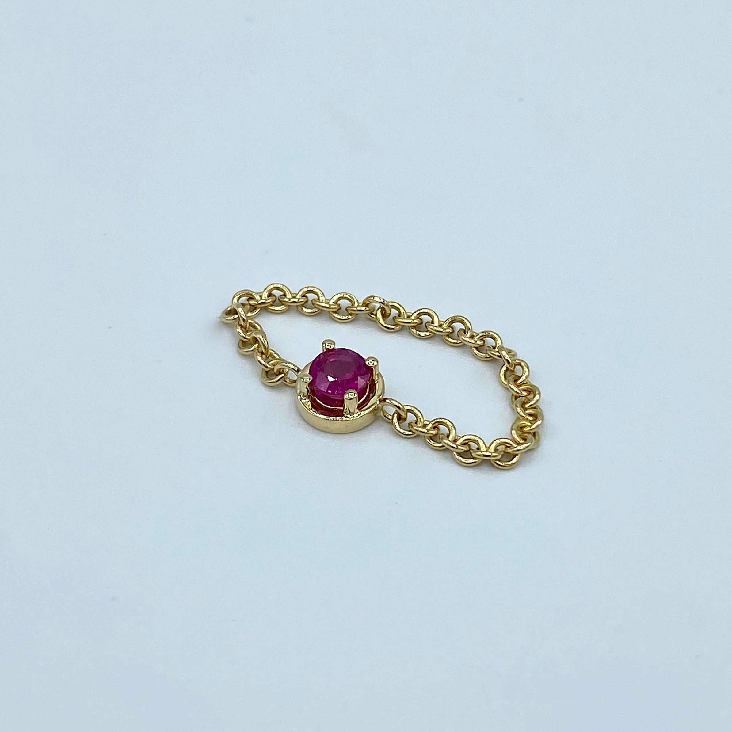 Taille ronde Petronilla, bague italienne en or jaune 18 carats avec chaîne en rubis en vente