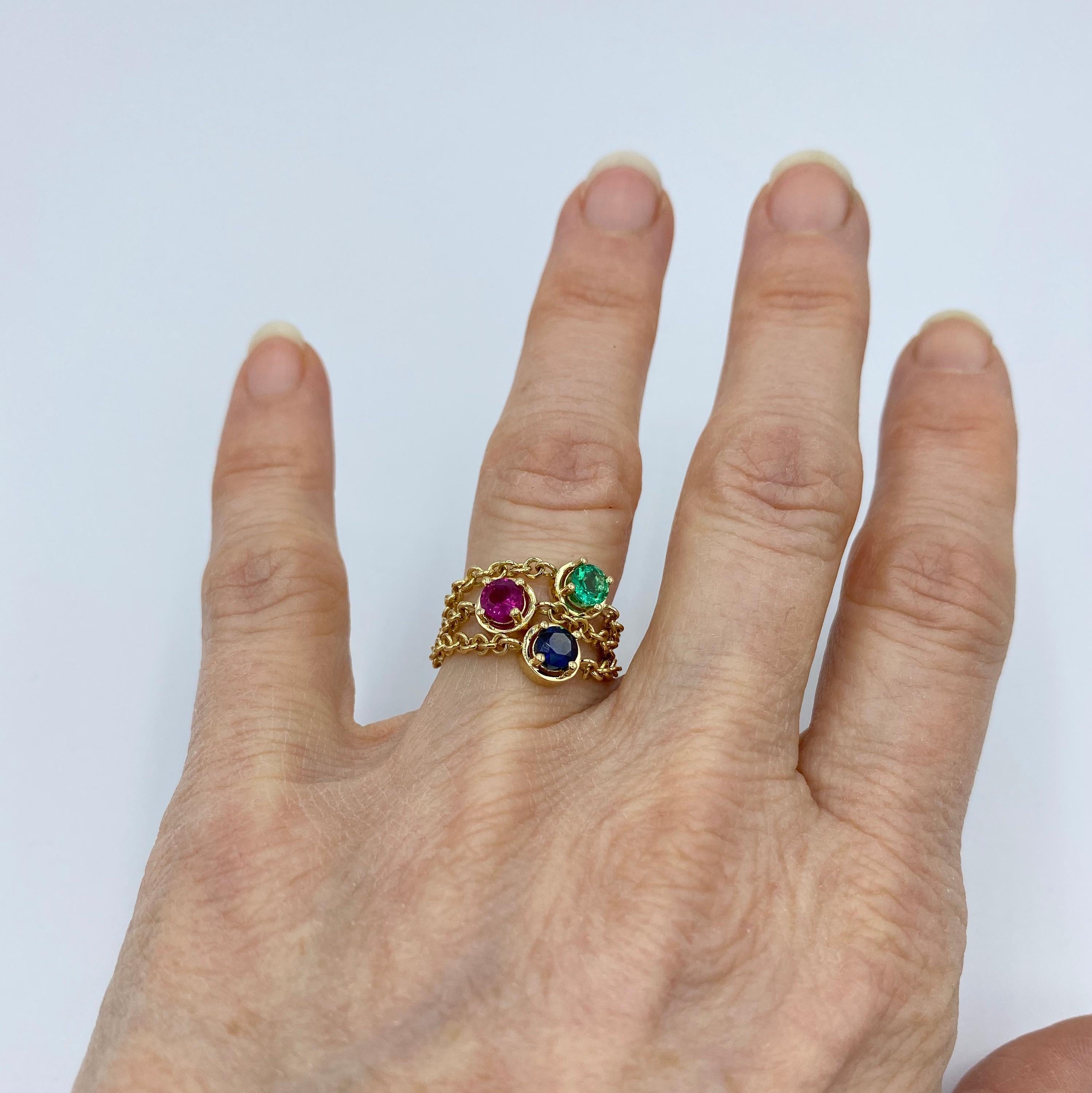 Petronilla, bague italienne en or jaune 18 carats avec chaîne en rubis en vente 3