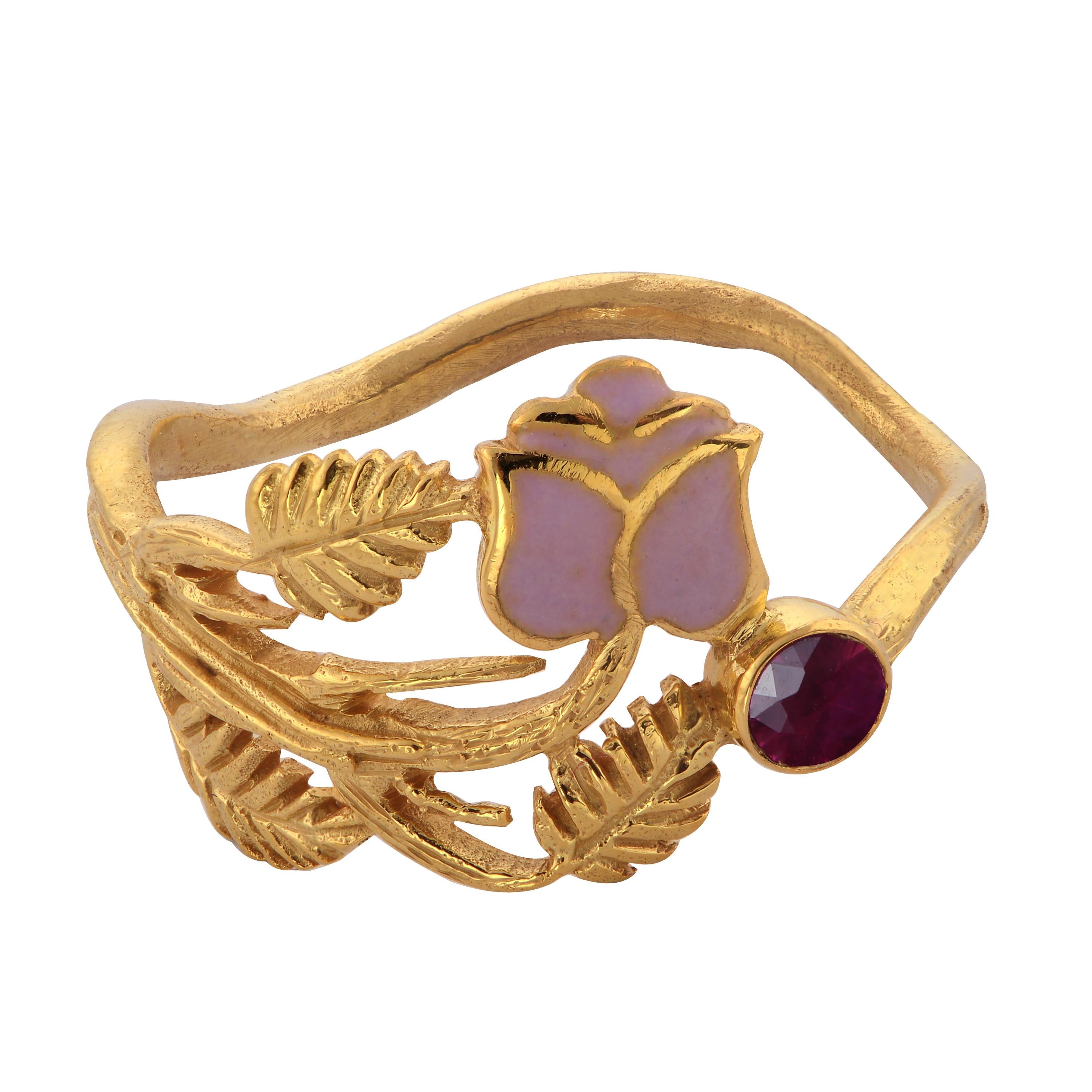 Anello con fiore di rubino e smalto in oro 18k In condizioni Nuovo in vendita a Frome, Somerset