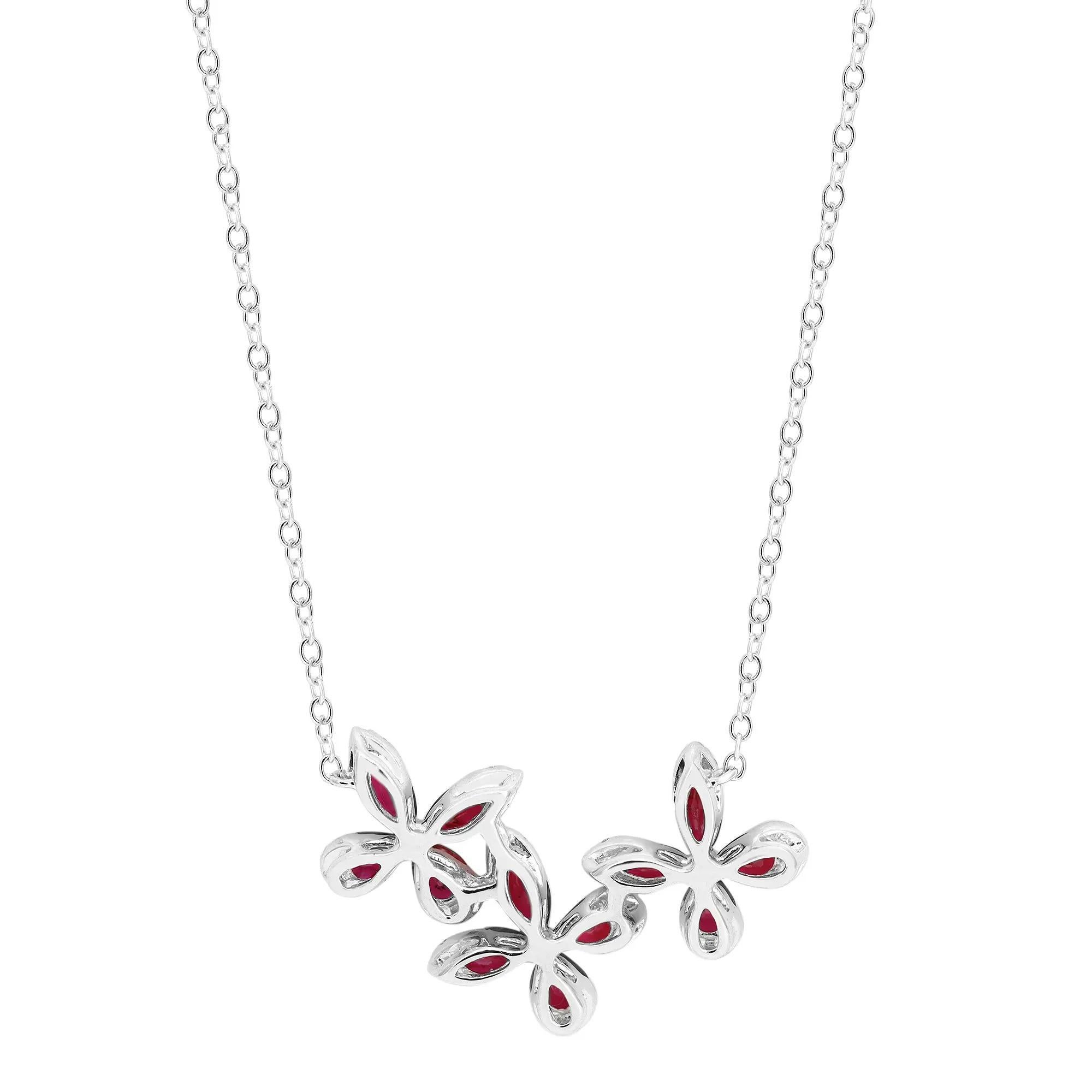 Moderne Collier pendentif papillon en or blanc 18K avec rubis 1.94Ctw et diamant 0.20Ctw en vente