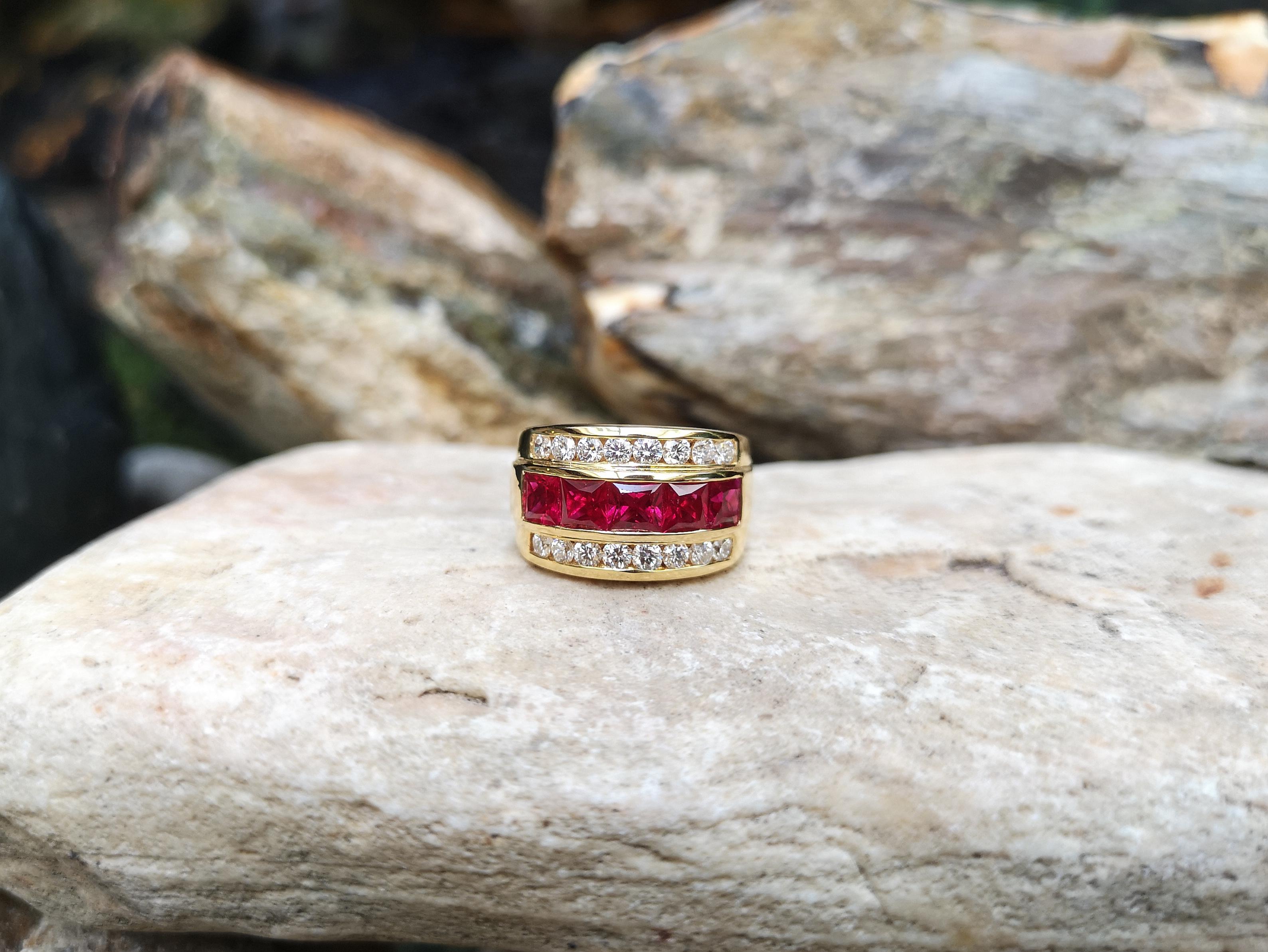 Women's or Men's Ruby 2.48 Carats with Diamond 0.82 Carat Ring Set in 18 Karat Gold Settings For Sale