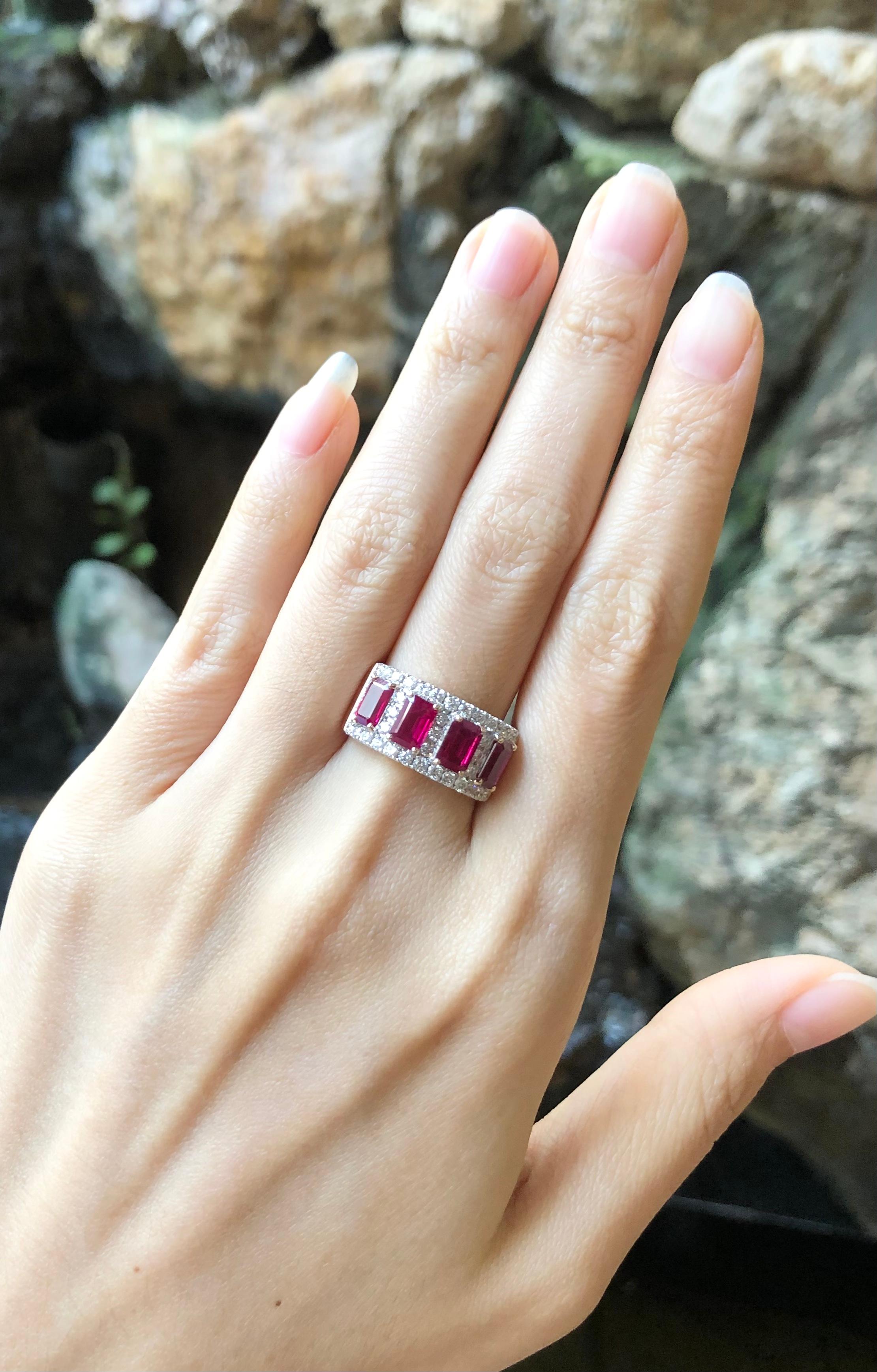 Bague en or rose 18 carats sertie d'un rubis de 2,59 carats et de diamants de 0,82 carat en vente 5